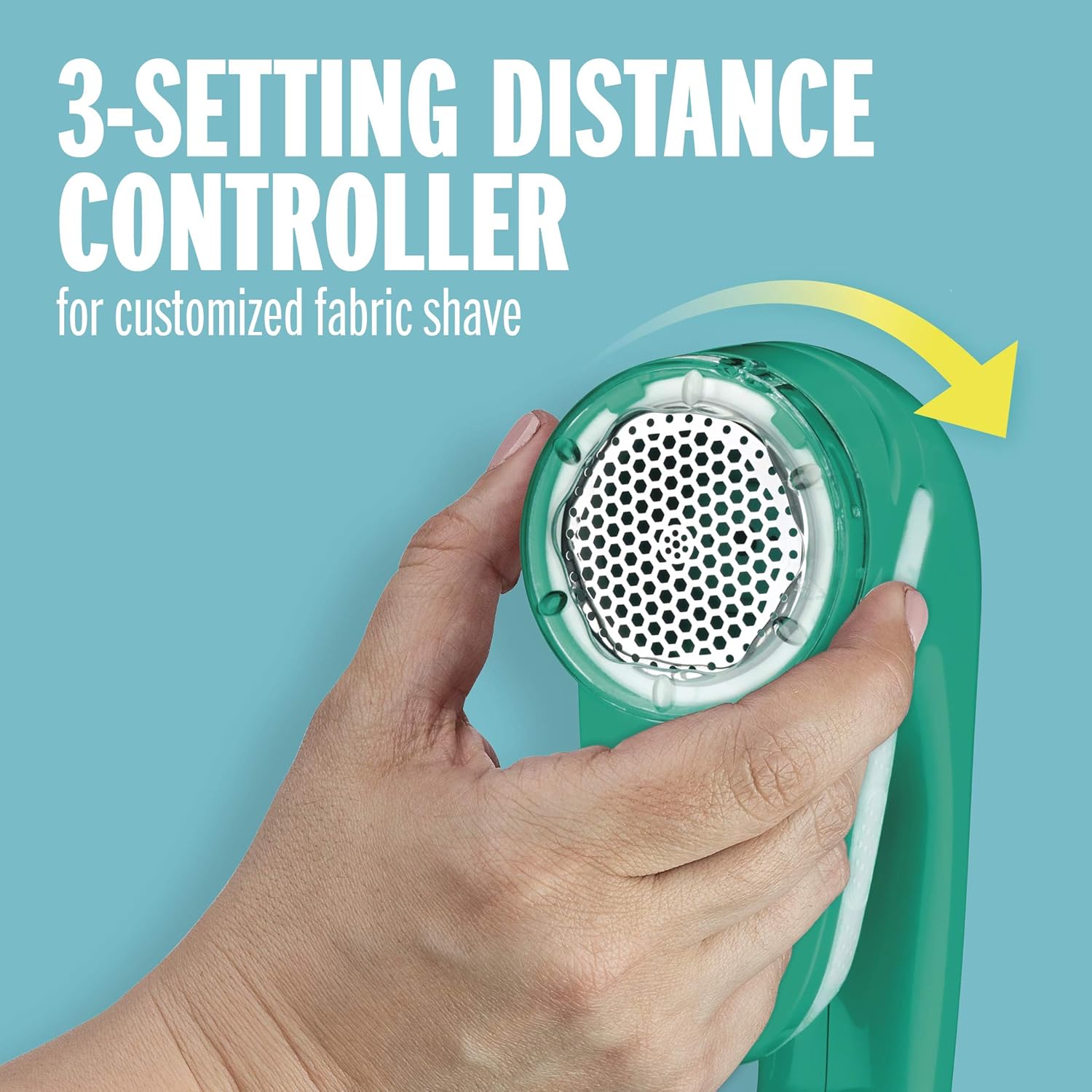 Conair Fabric Shaver and Lint Remover, Battery Operated Portable Fabric Shaver, White