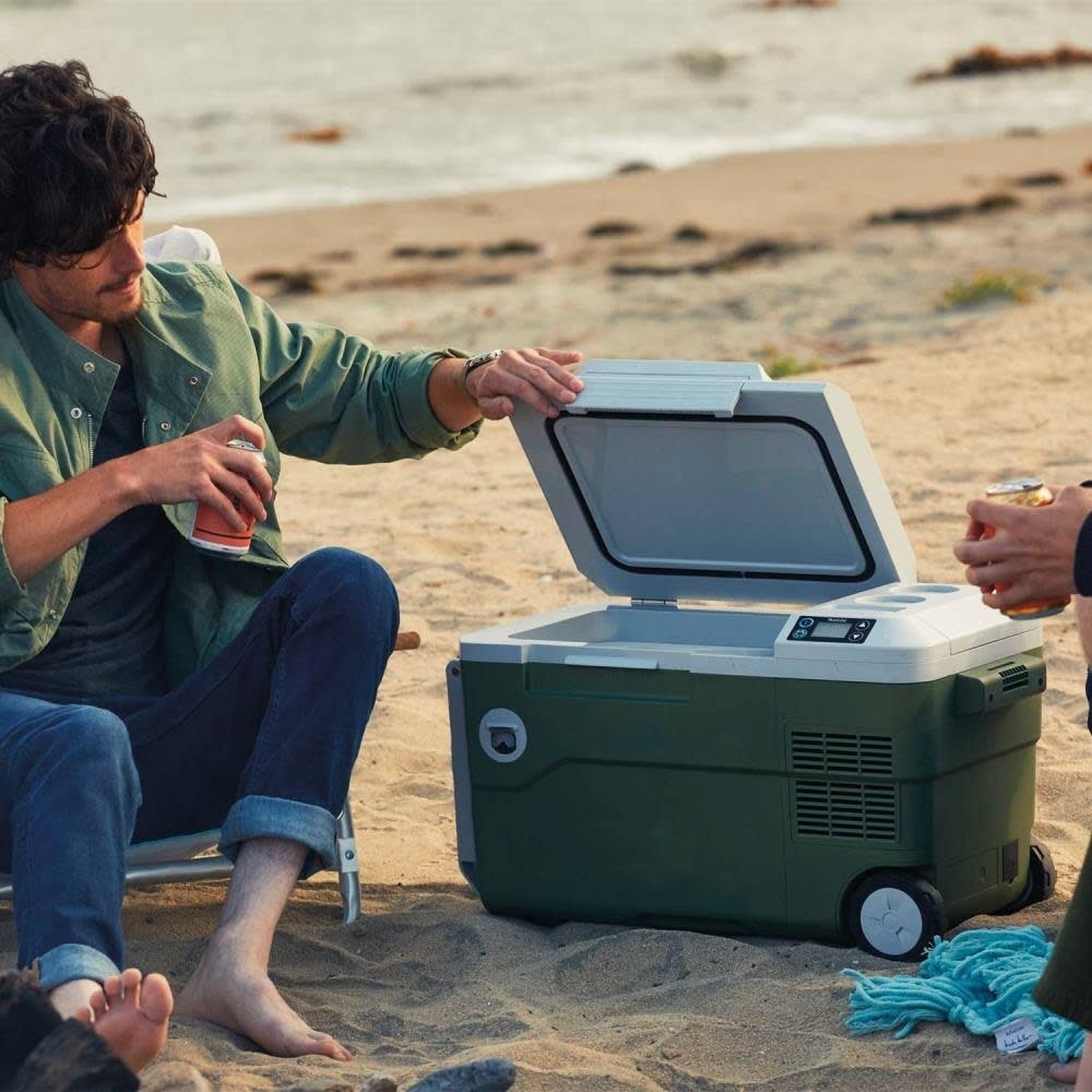 Summer Sale🔥18V Rechargeable Refrigerator (come with 2 Rechargeable Batteries)