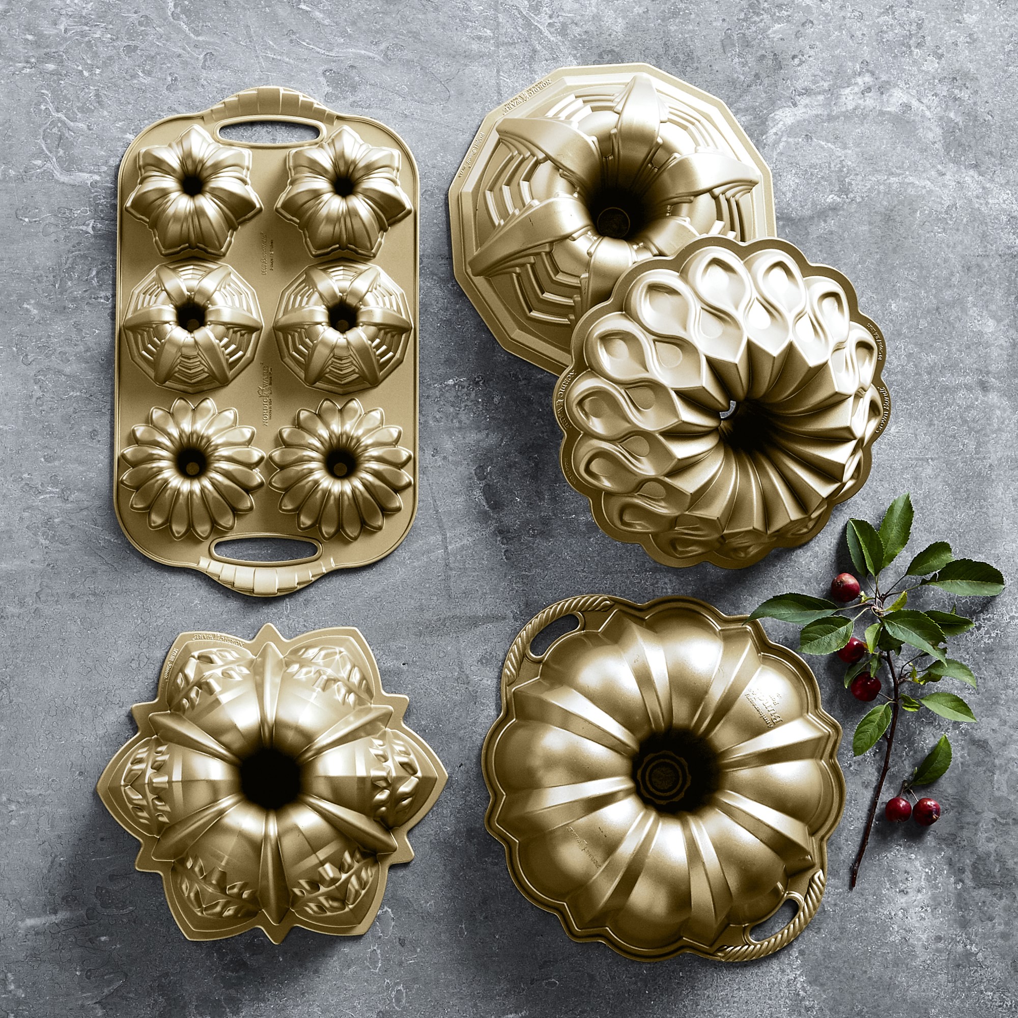 Nordic Ware Nonstick Cast Aluminum 70th Anniversary Crown Bundt® Pan