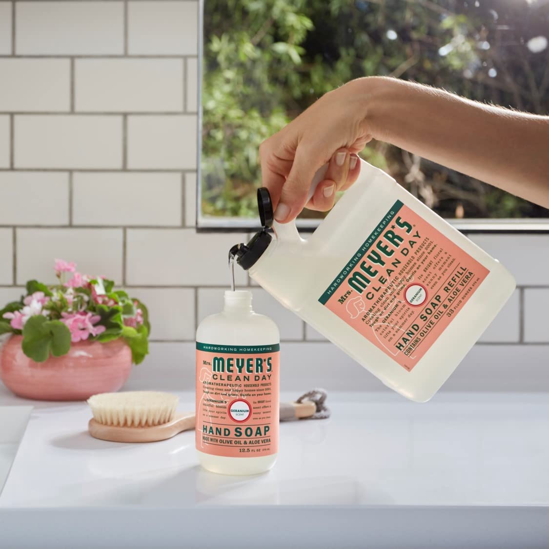 MRS. MEYER'S CLEAN DAY Liquid Hand Soap Refill, Cruelty Free and Biodegradable Formula, Lemon Verbena Scent, 33 oz