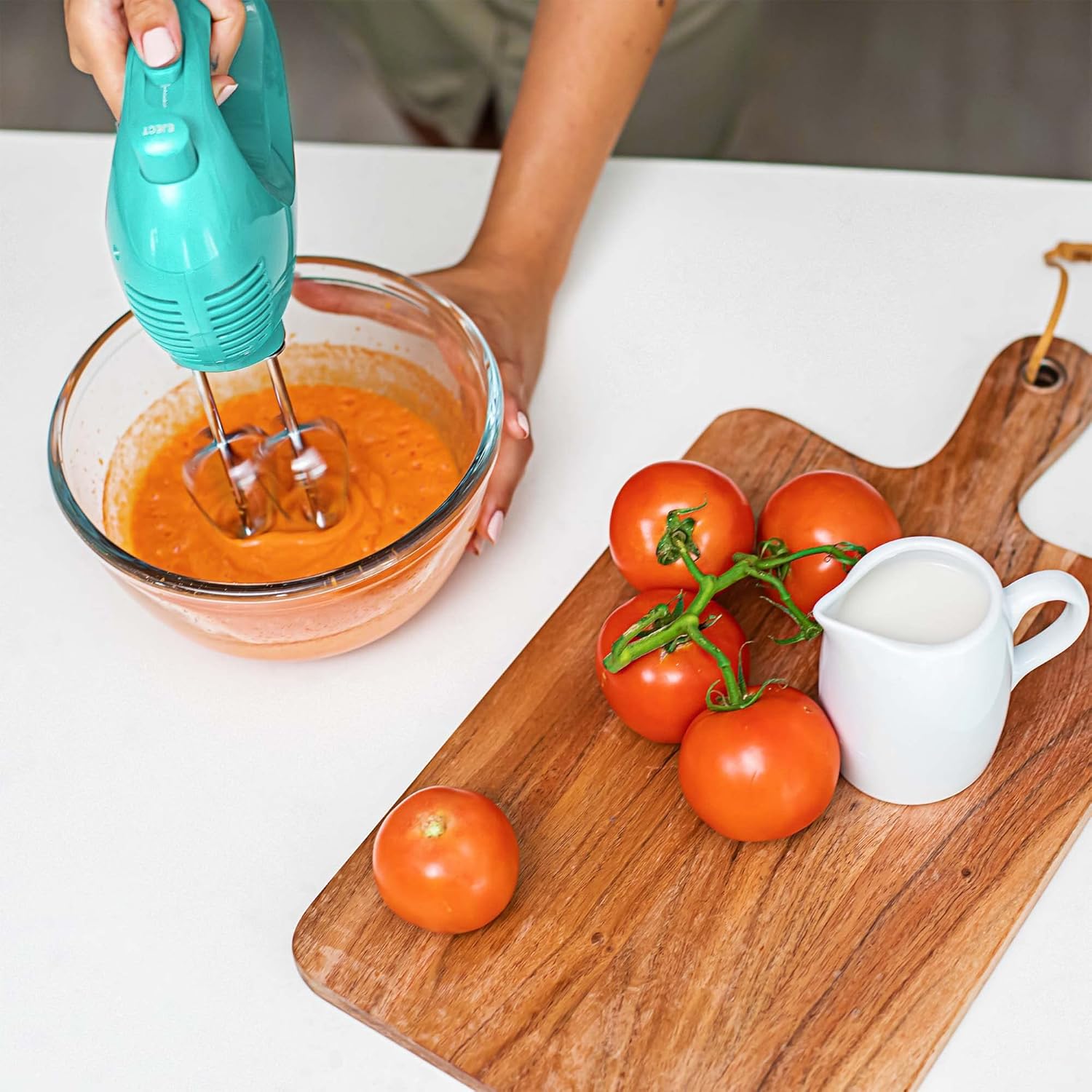 OVENTE Portable 5 Speed Mixing Electric Hand Mixer with Stainless Steel Whisk Beater Attachments & Snap Storage Case, Compact Lightweight 150 Watt Powerful Blender for Baking & Cooking, Black HM151B