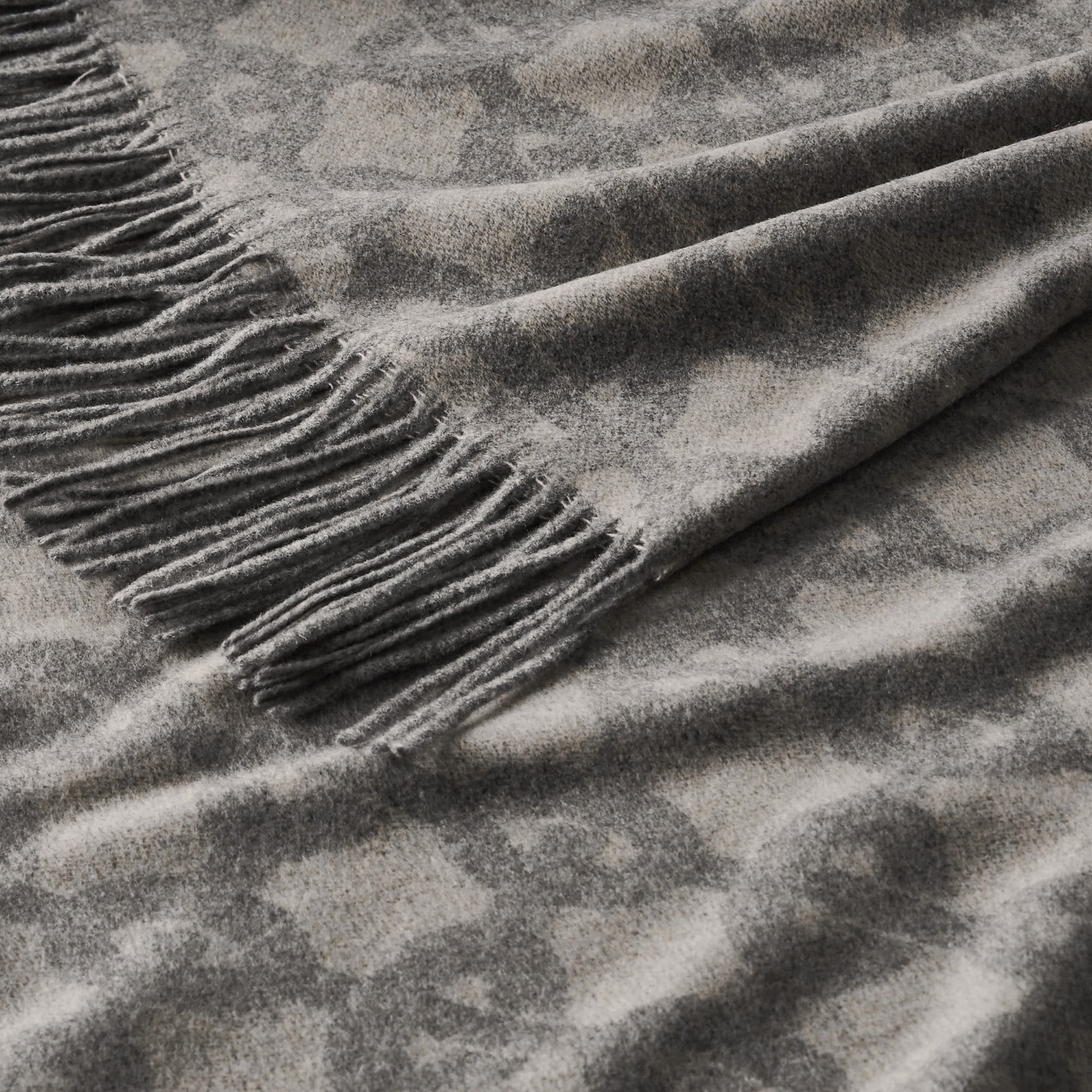 European Novelty Cashmere Throw, Chain Link, Light Grey