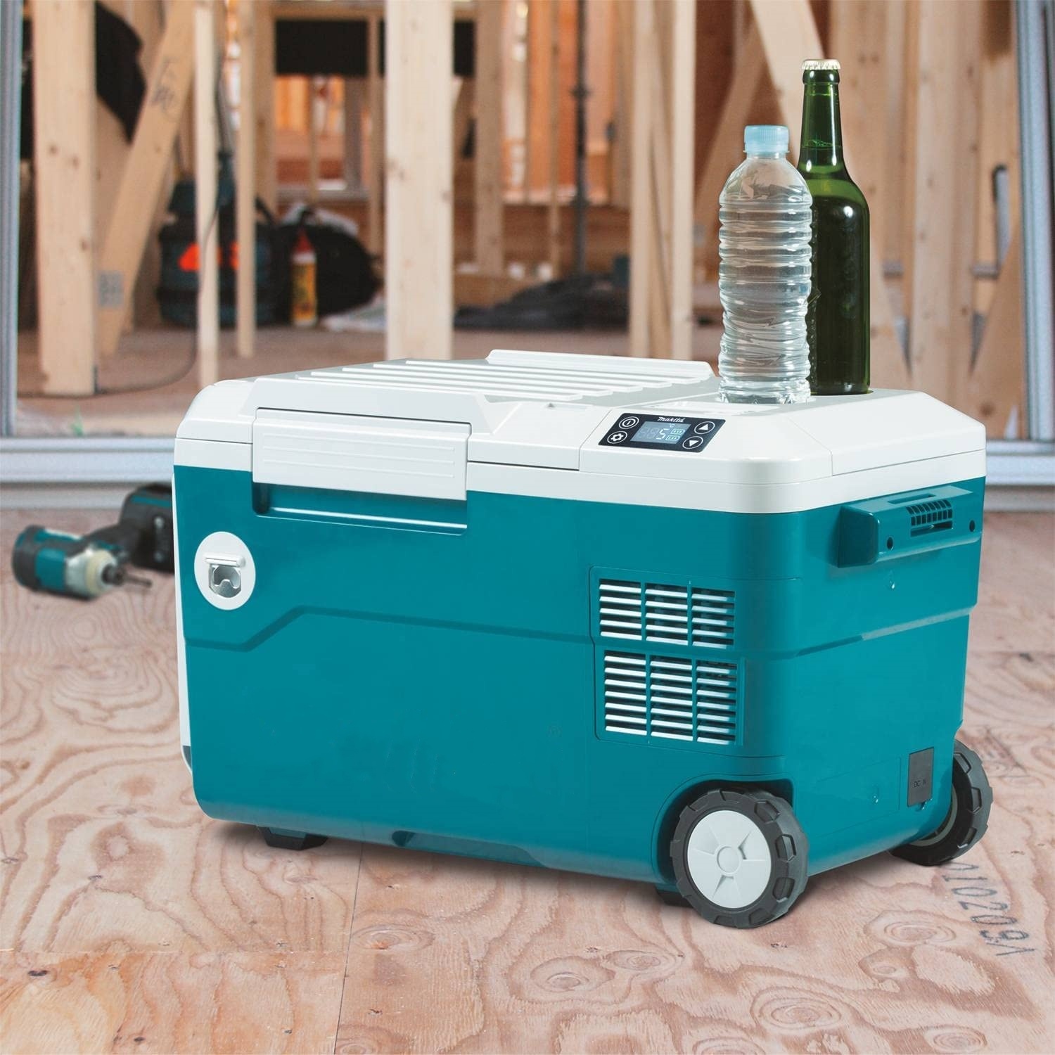 Summer Sale🔥18V Rechargeable Refrigerator (come with 2 Rechargeable Batteries)