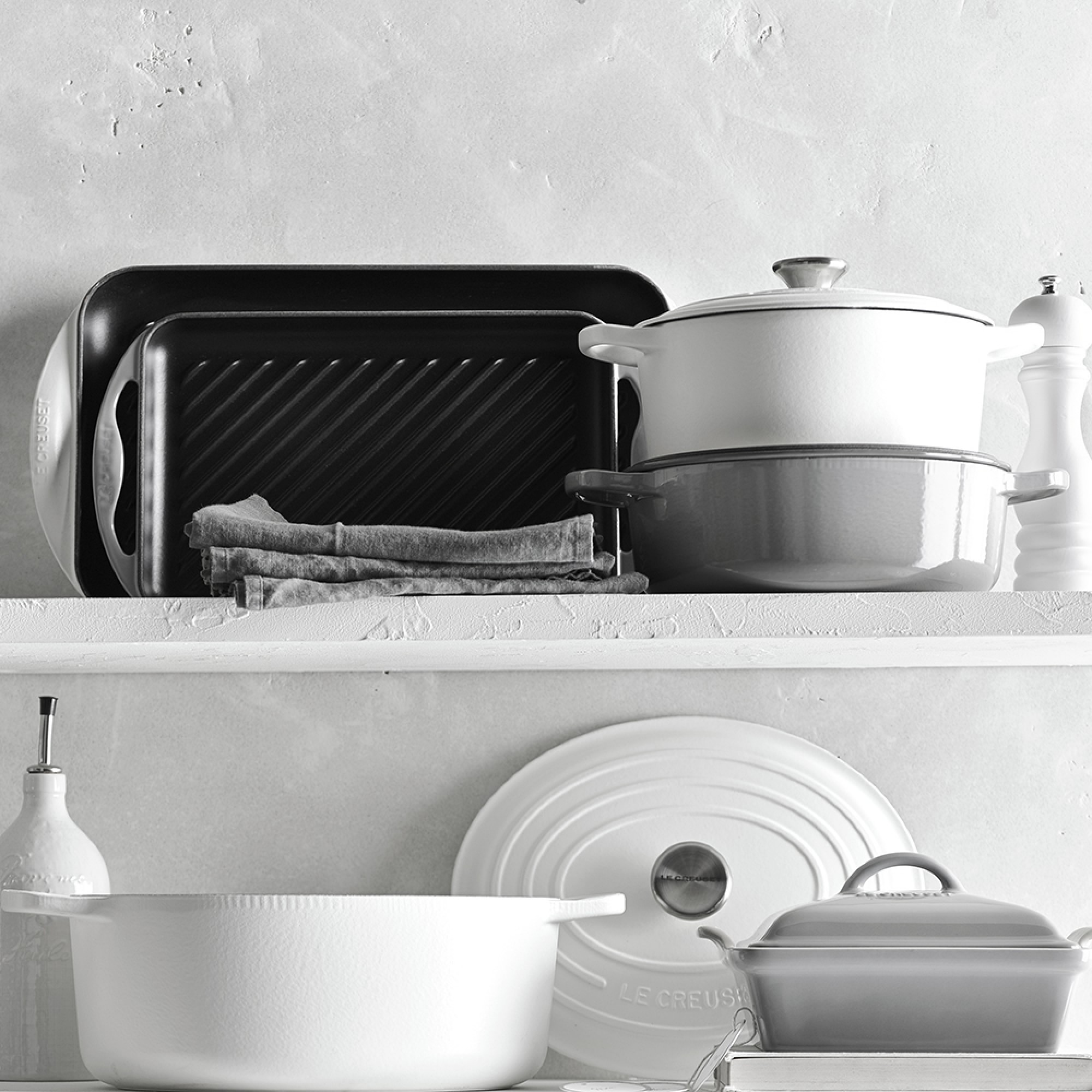 Le Creuset Heritage Stoneware Shallow Square Covered Baker, 2-Qt.