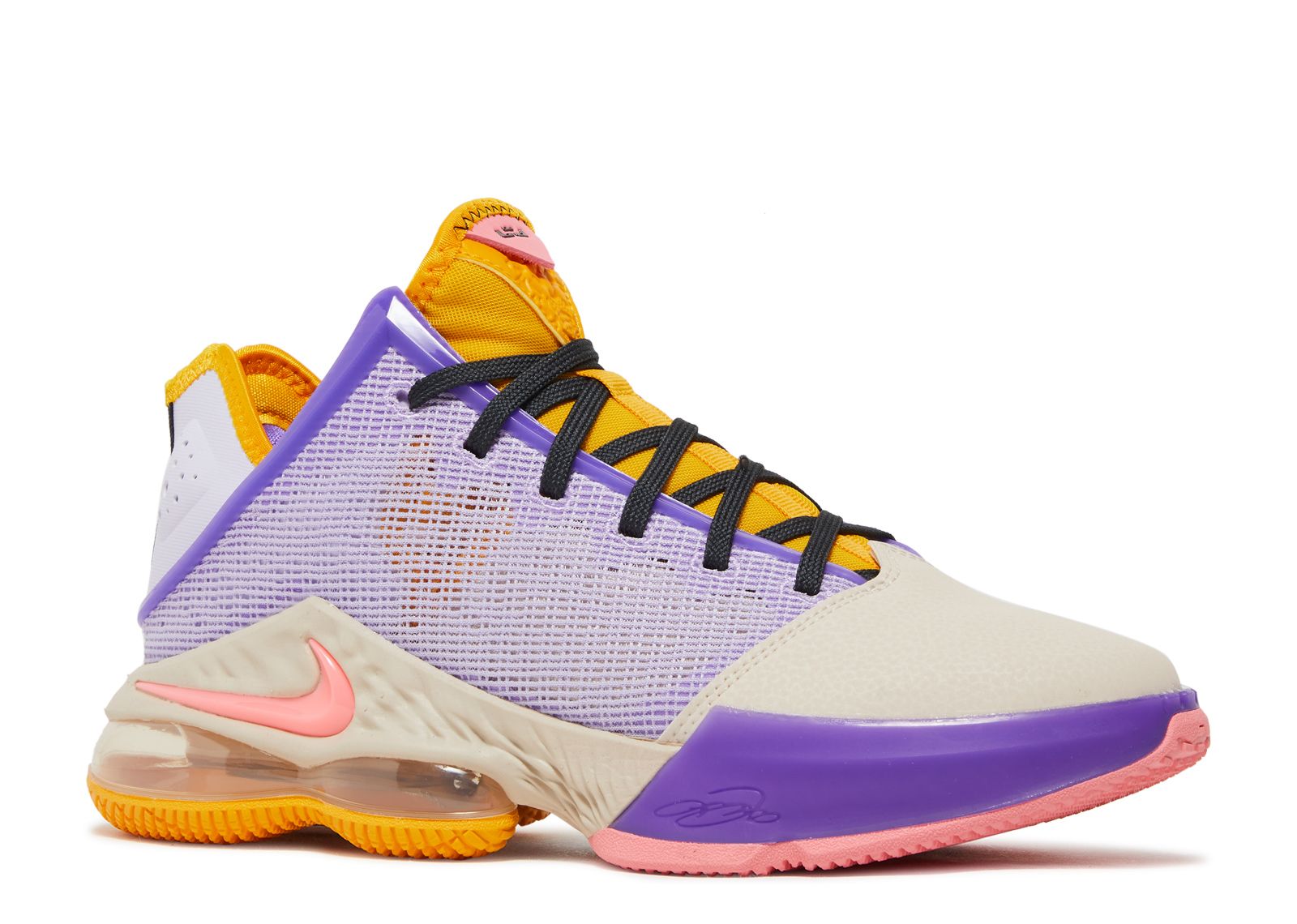 LeBron 19 Low 'Mismatch'