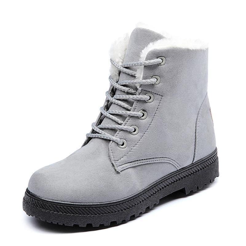 CUTE AND COMFY SNOW BOOTS