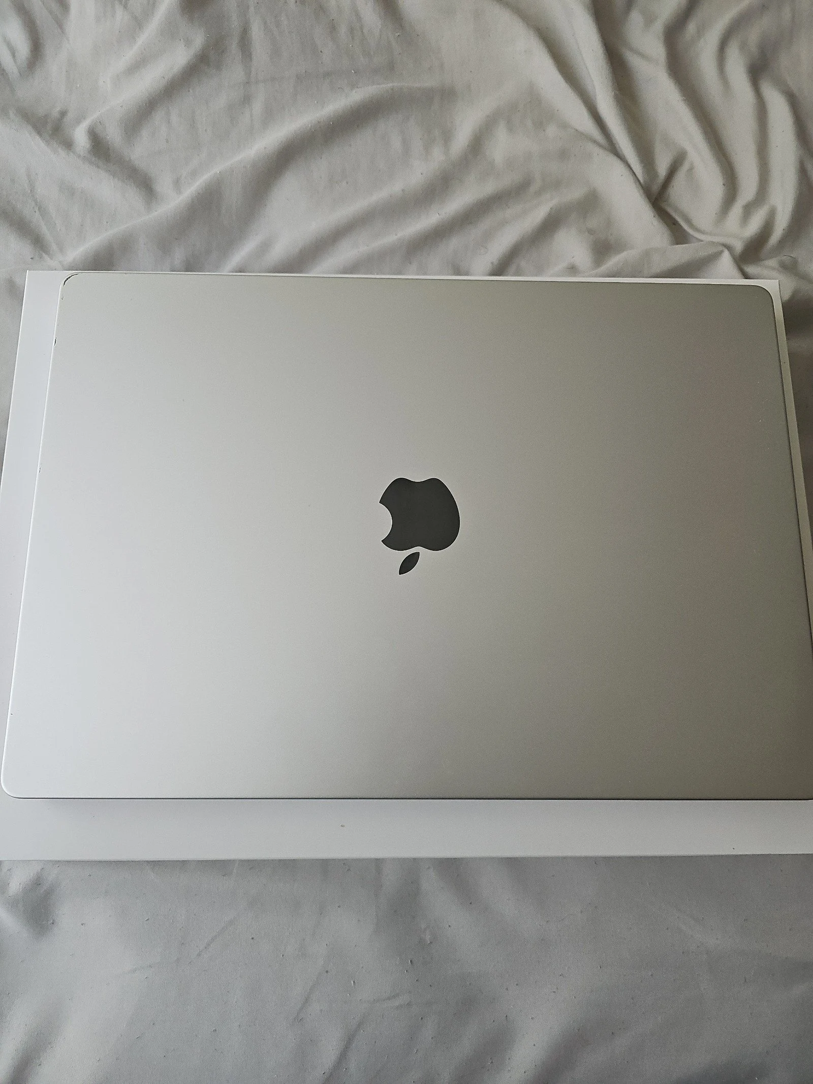 Apple Macbook Pro 16in.  M2 Pro 3.49 GHz  512GB SSD 2R75