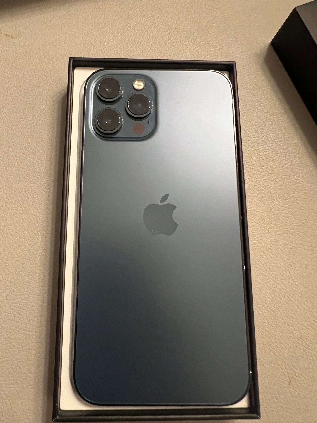 iphone 12 pro max phone unlocked 1B37