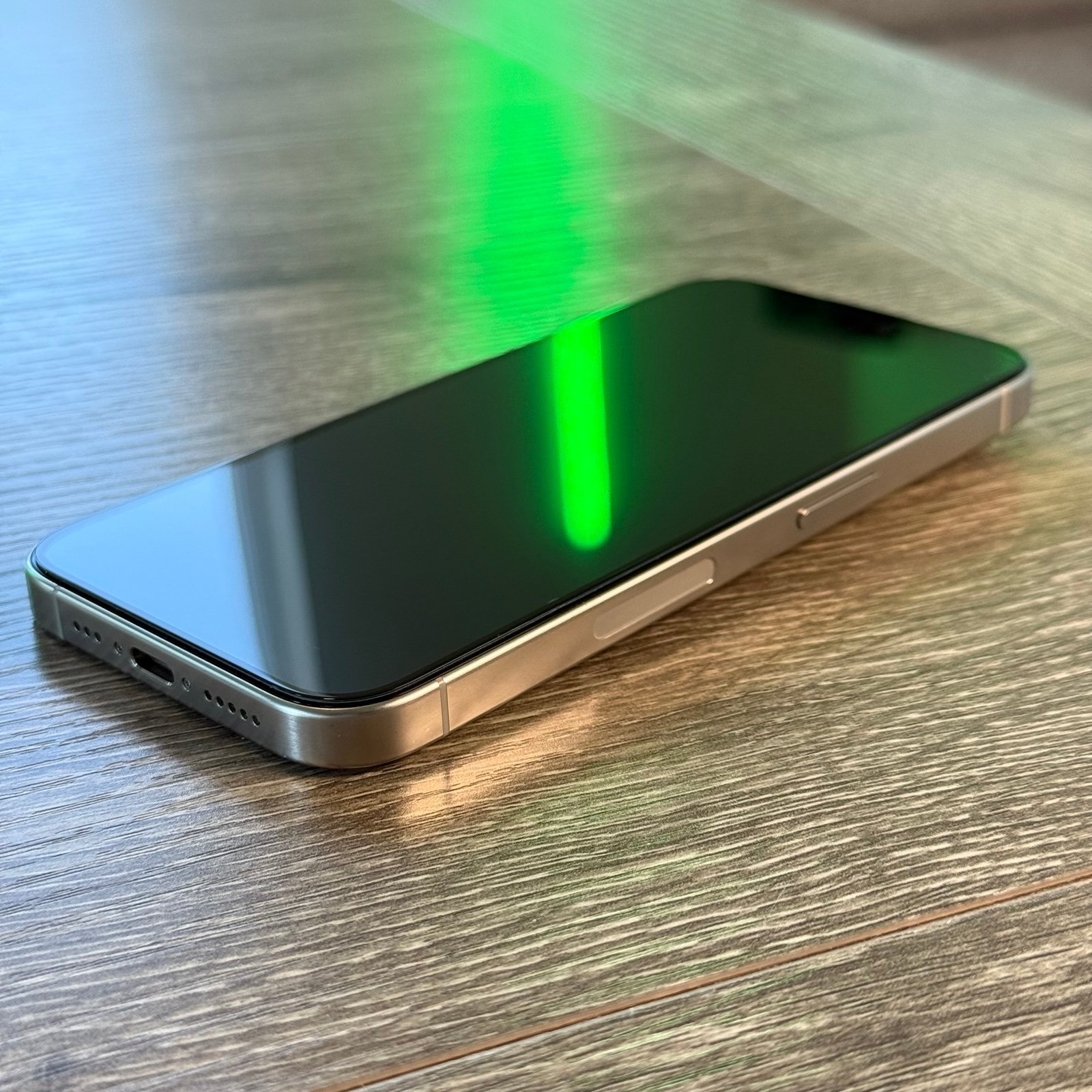 iPhone 15 Pro 256Gb - White Titanium - Fully Unlocked 7J75