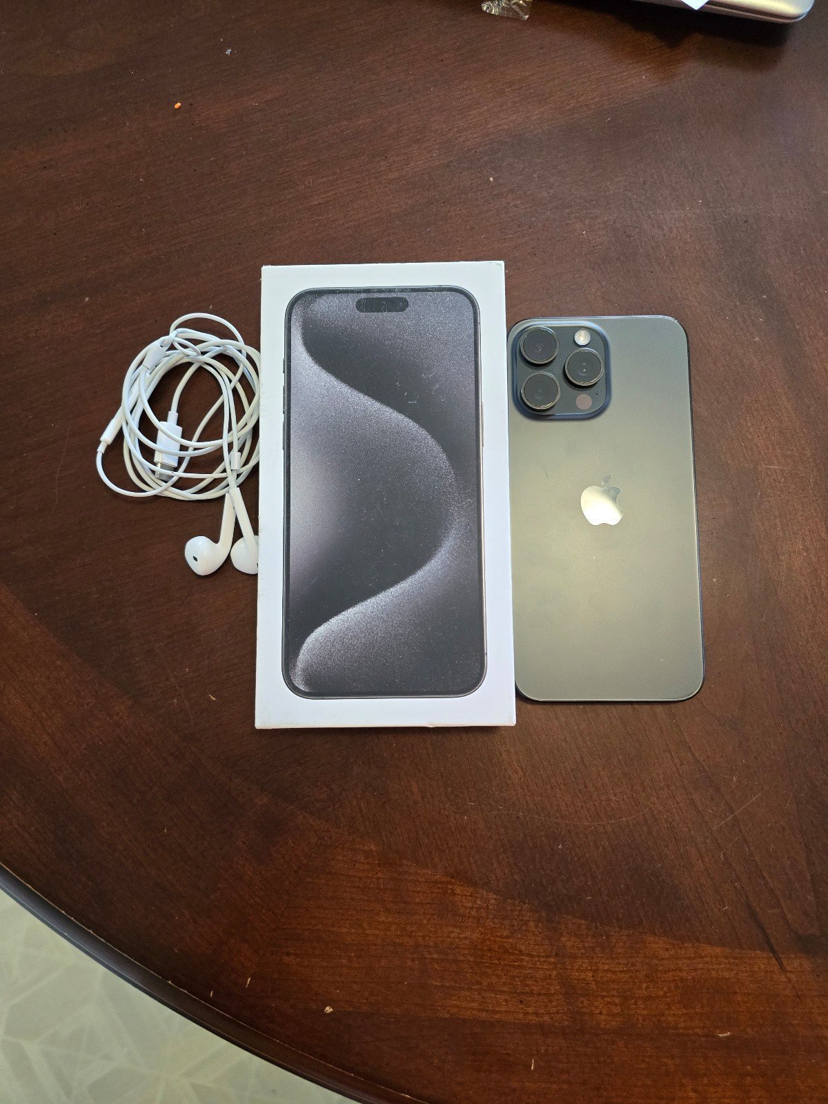 Apple iphone 15 pro max 9Y18