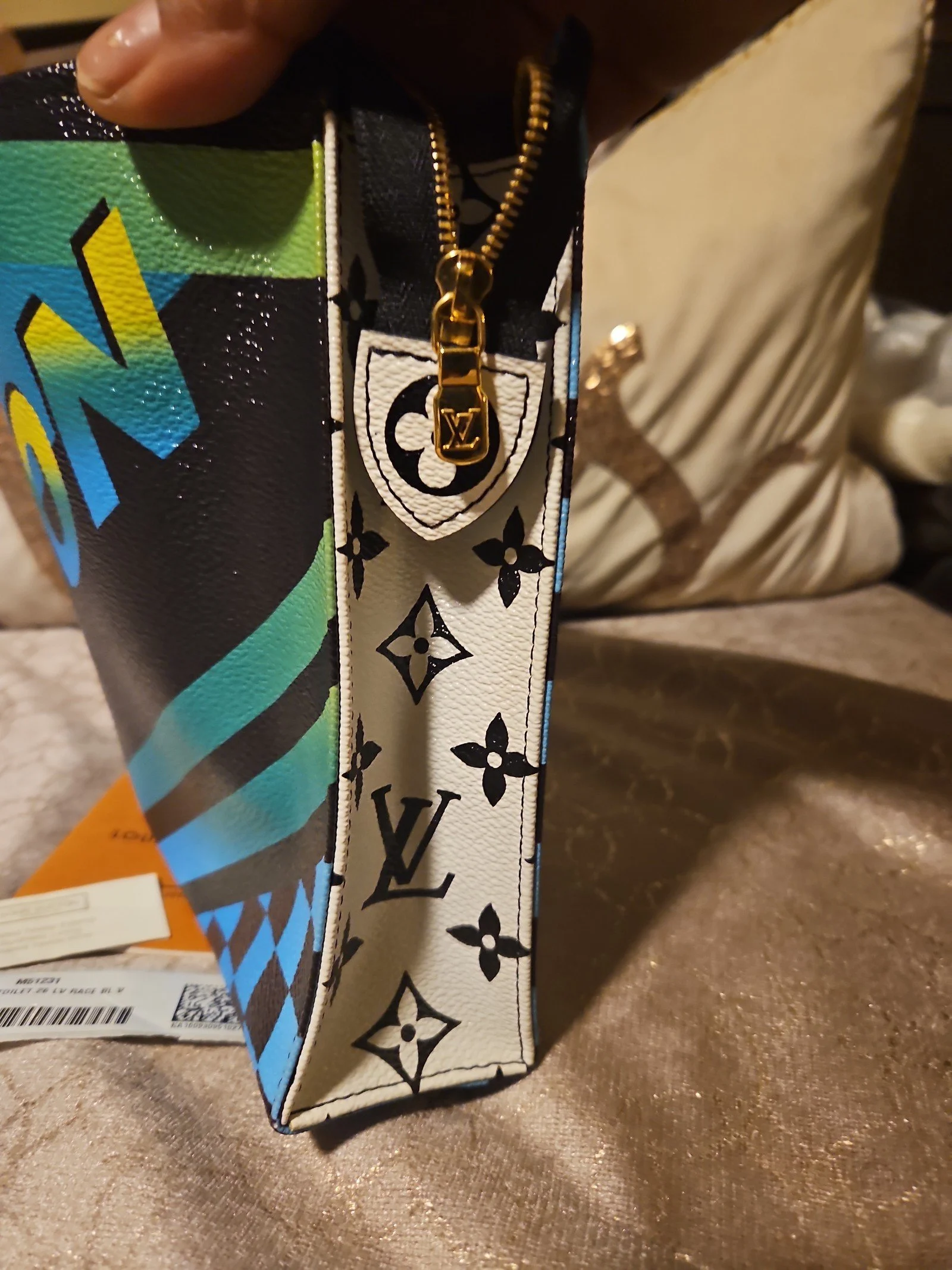 LOUIS VUITTON CLUTCH