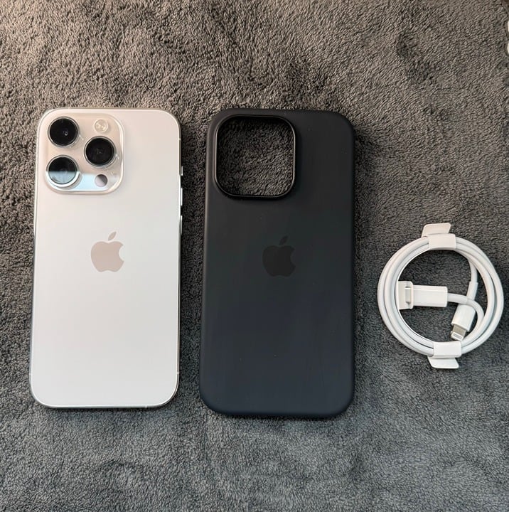 iPhone 14 Pro | Unlocked - No SIM Restrictions | 256 GB | White/Silver 5Y59