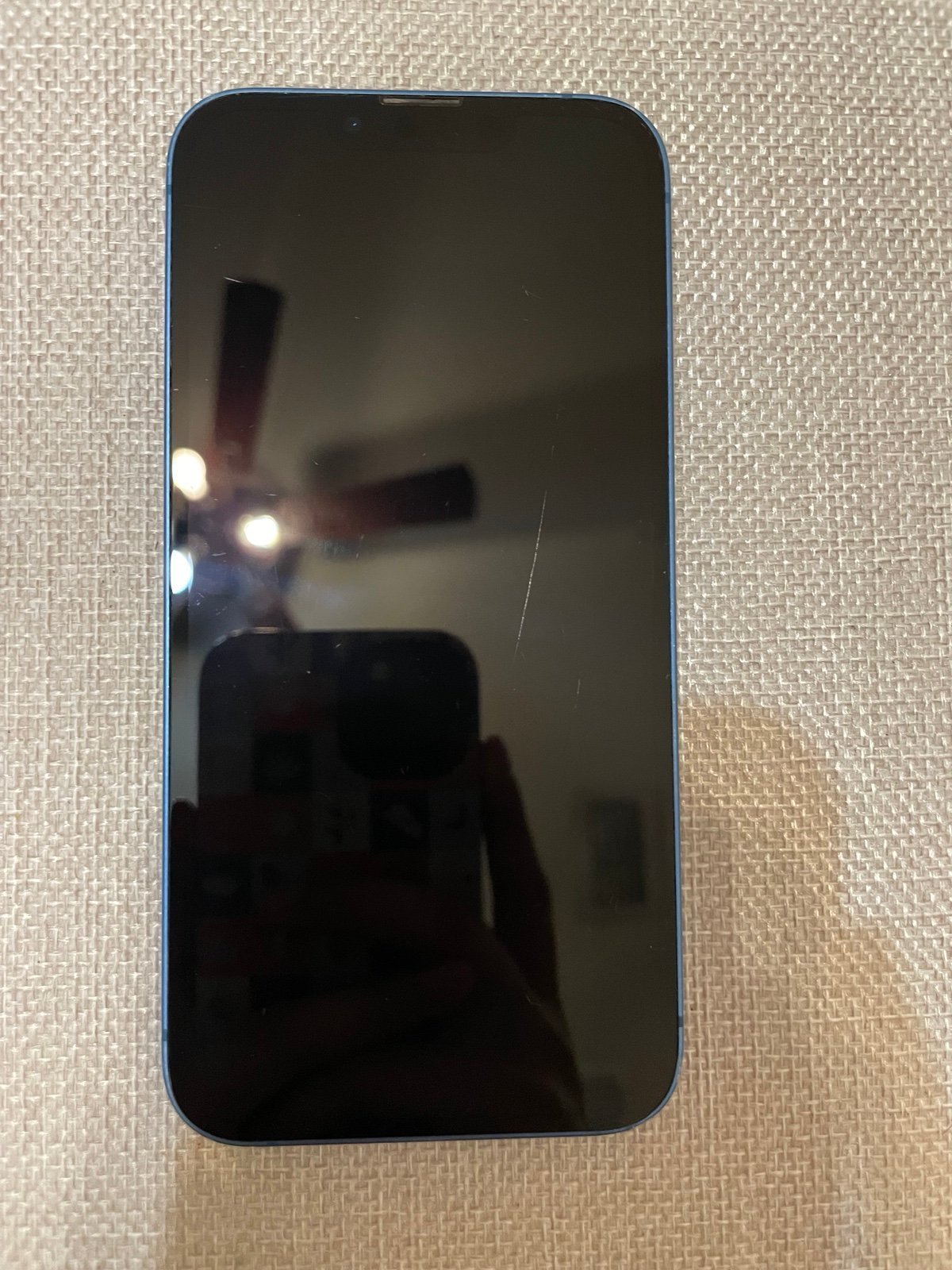 iPhone 13 7G37