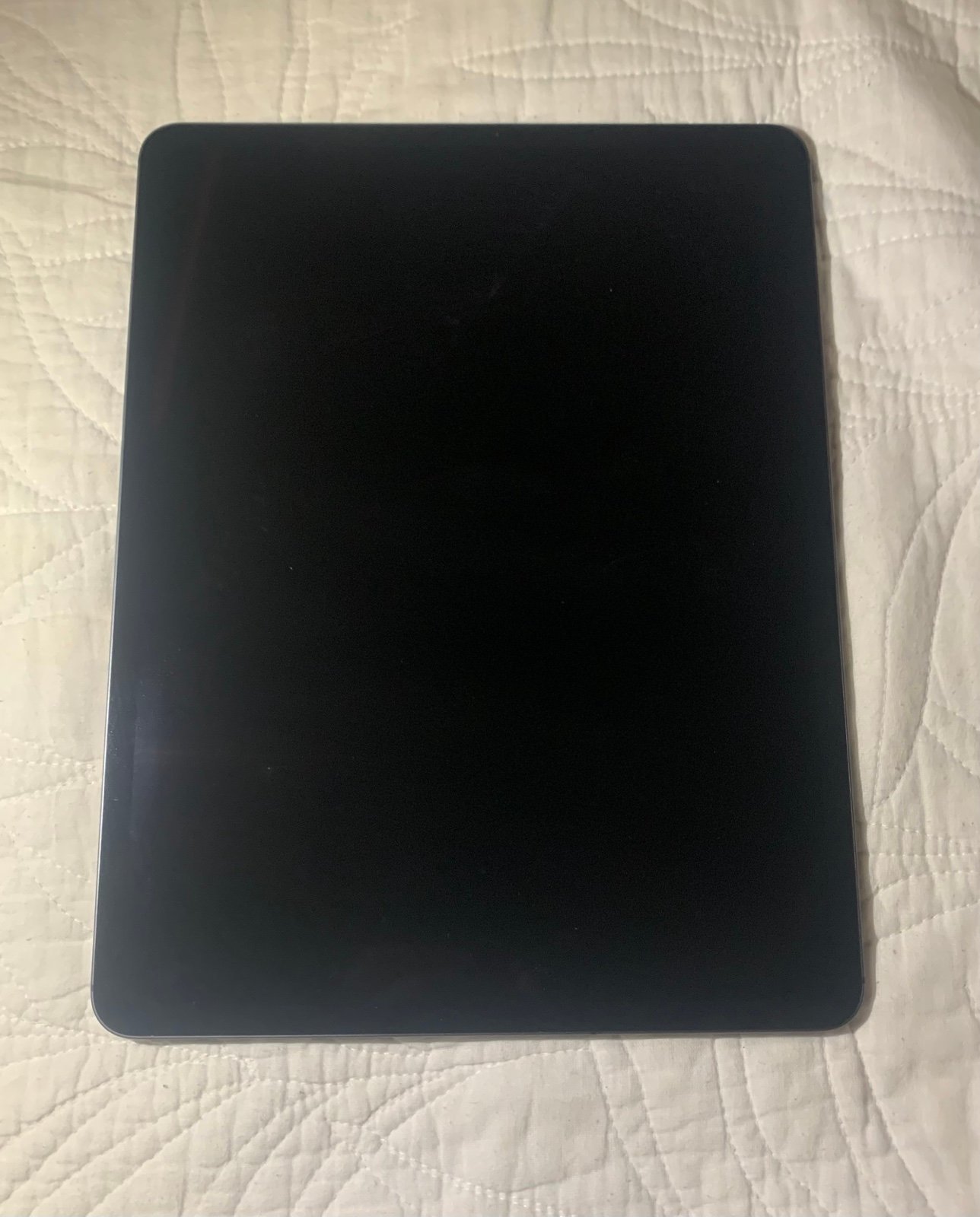 Apple iPad Pro 3rd Generation 12.9 inch + Cellular and Keyboard 8C82