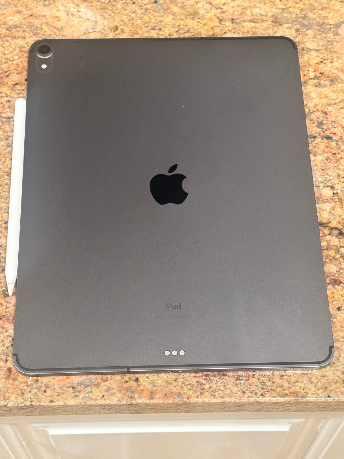 ***Bundle***iPad Pro 3rd generation 12.9” Space Gray 256 GB *****Cellular******* 3B21