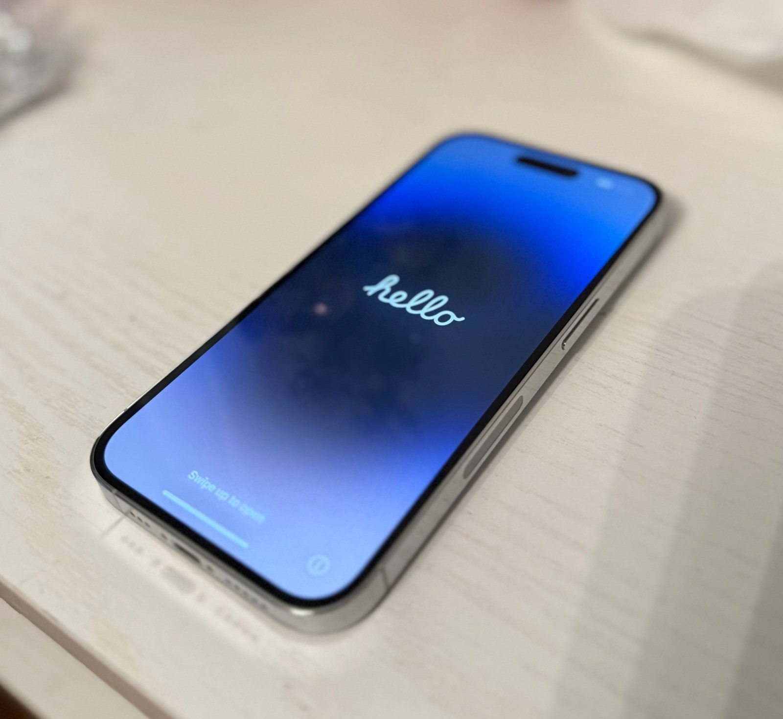 Apple IPhone 14 Pro 128 GB White Unlocked 2K37