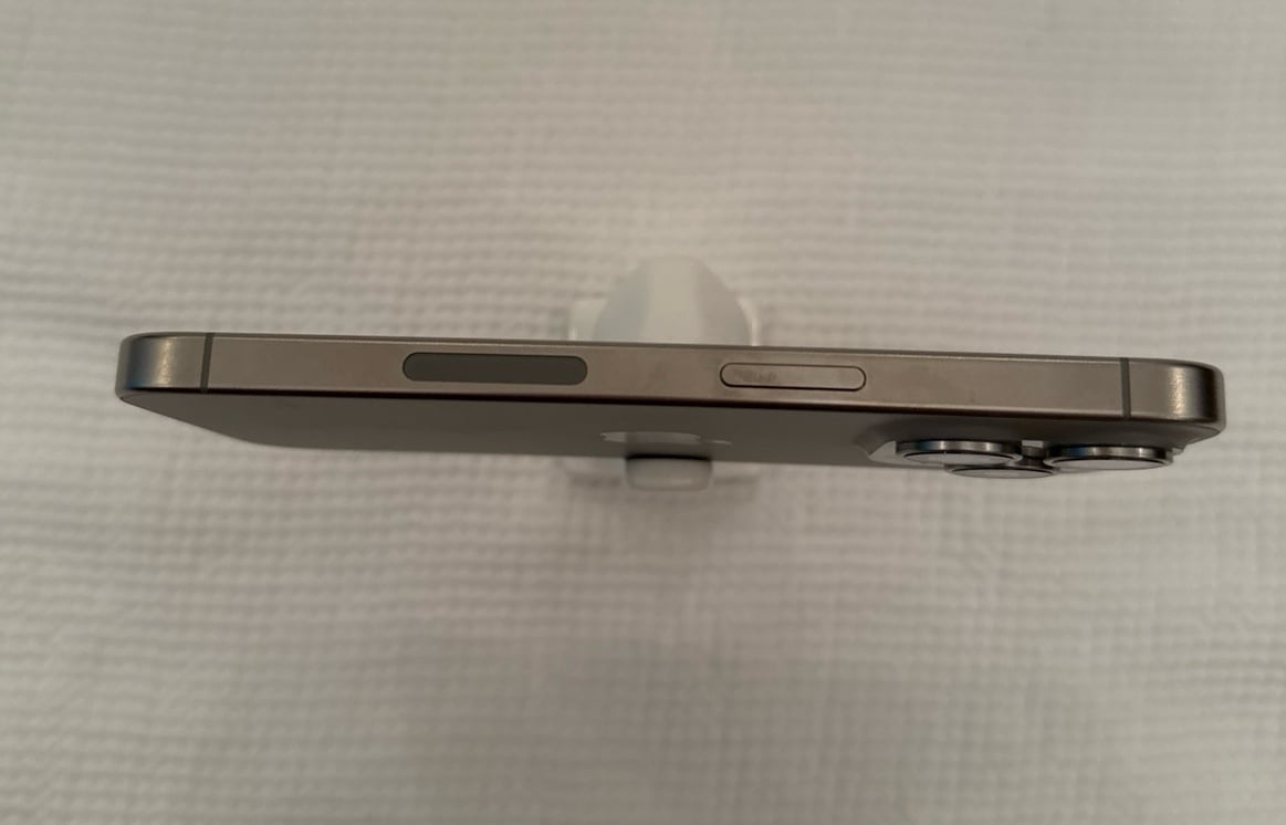 Apple iPhone 15 Pro 1TB In Natural Titanium With “No SIM Restrictions” 7C69