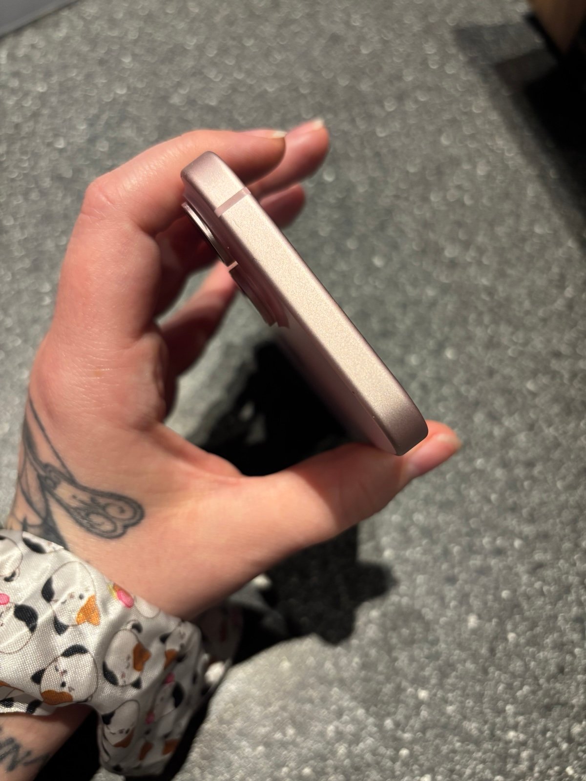 T-Mobile pink iPhone 15 5Y37