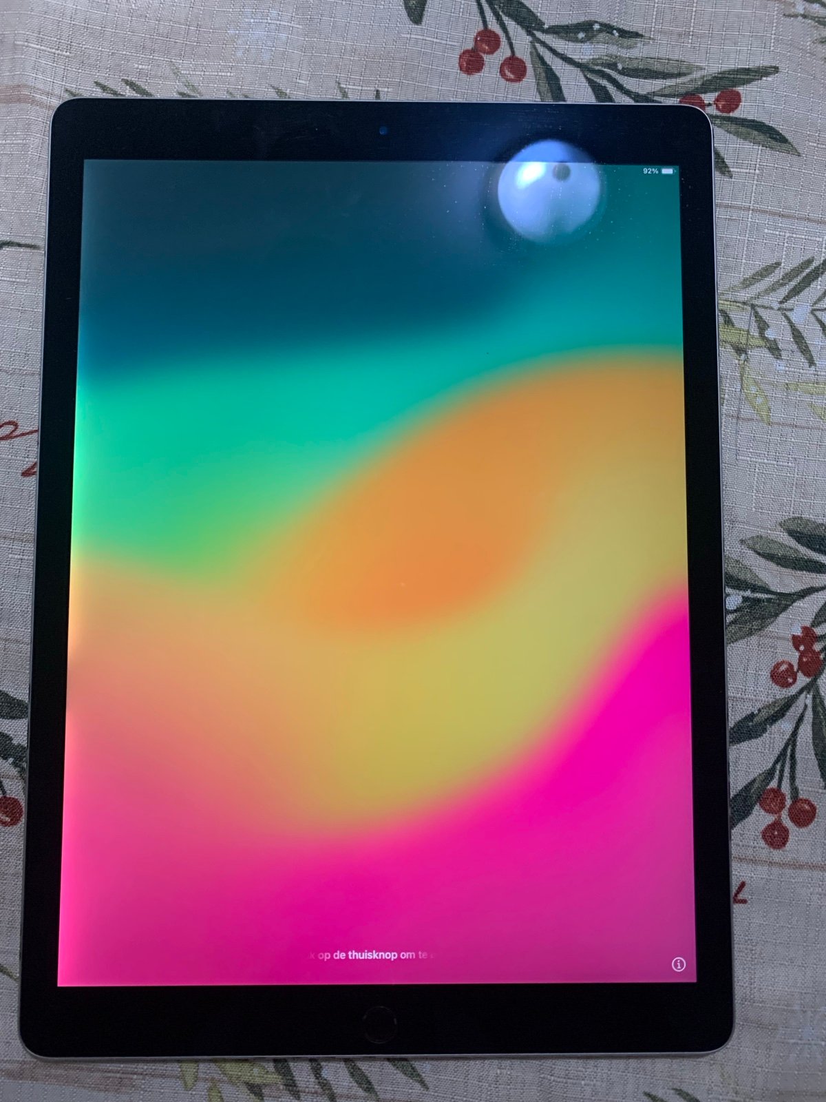 Apple iPad Pro 12.9” 2nd generation 64GB unlocked like new! 3M69