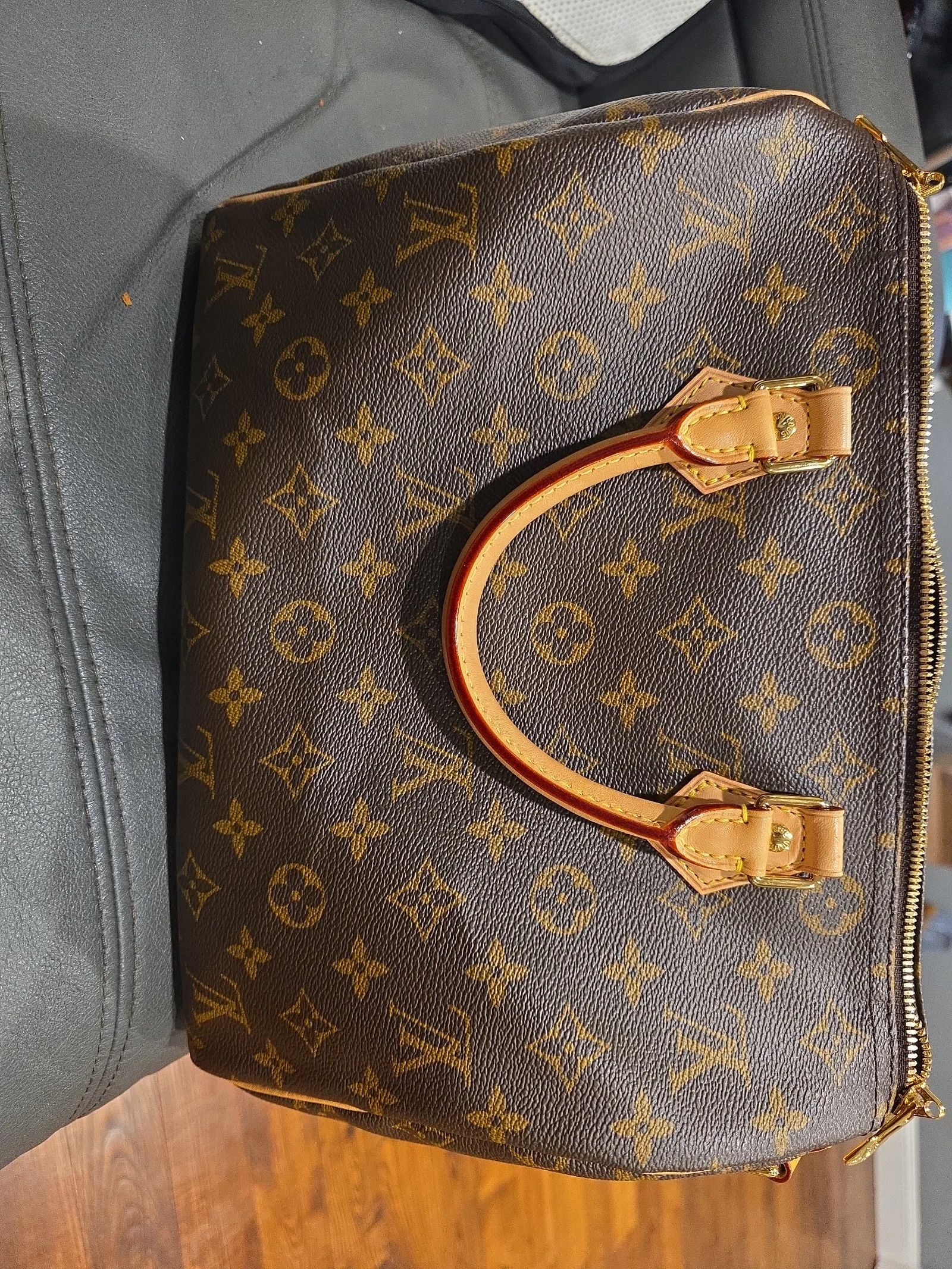 Auth Louis Vuitton speedy Bandoulière 30 monogram excellent condition w/ dustbag