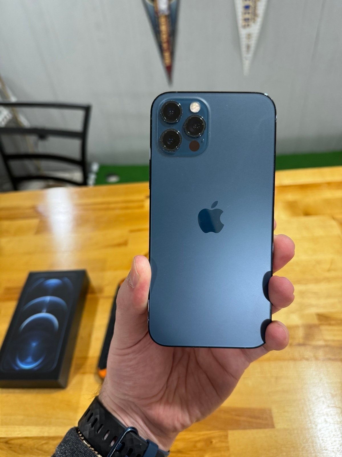 Apple iPhone 12 Pro 256 GB in Pacific Blue 7S89