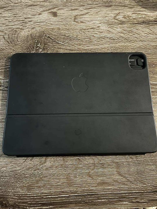 M1 iPad Pro 3rd Gen 128GB WiFi + Cellular with Apple Pencil and Folio Keyboard 9R66