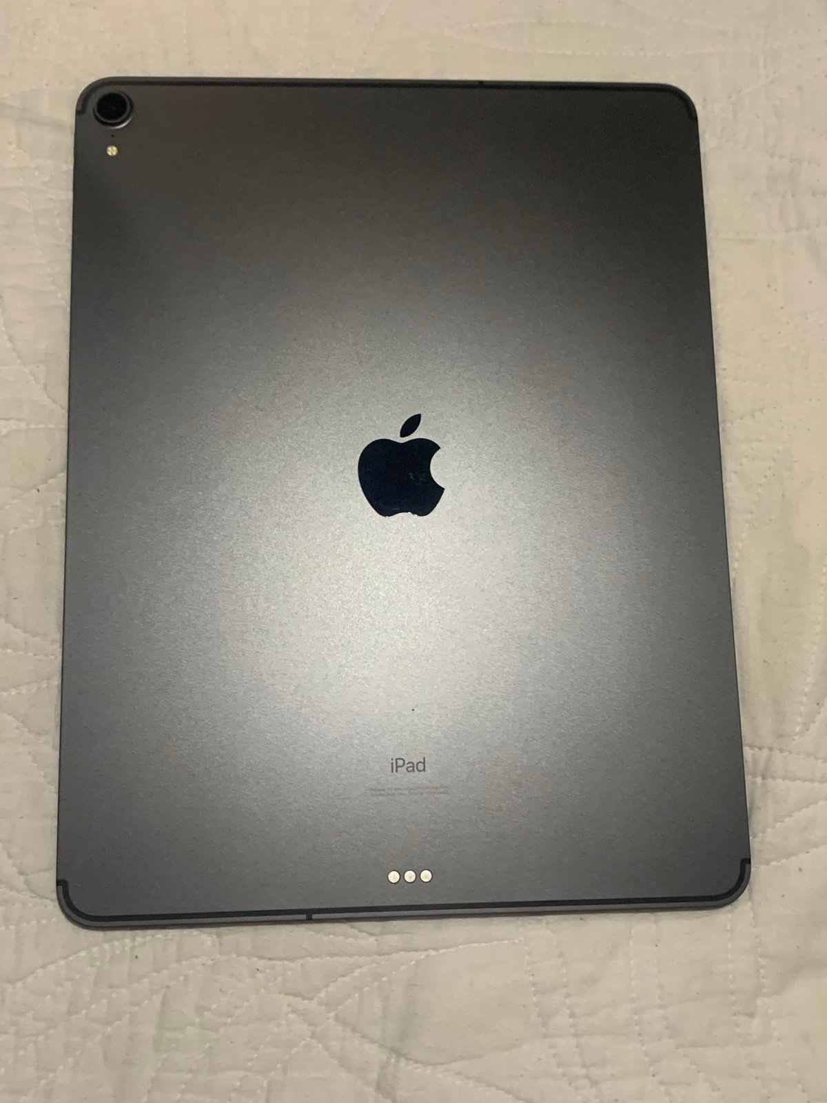 Apple iPad Pro 3rd Generation 12.9 inch + Cellular and Keyboard 8C82