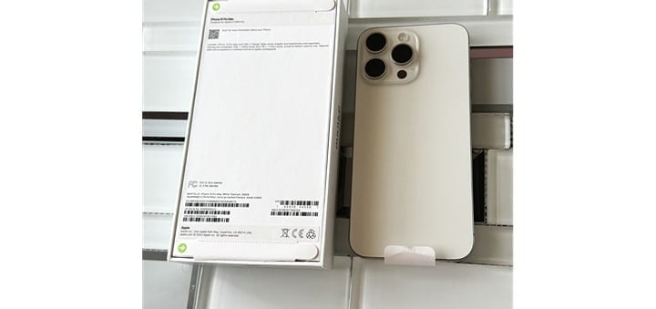 Apple iPhone 15 Pro Max 256GB White Titanium T-Mobile 6V23