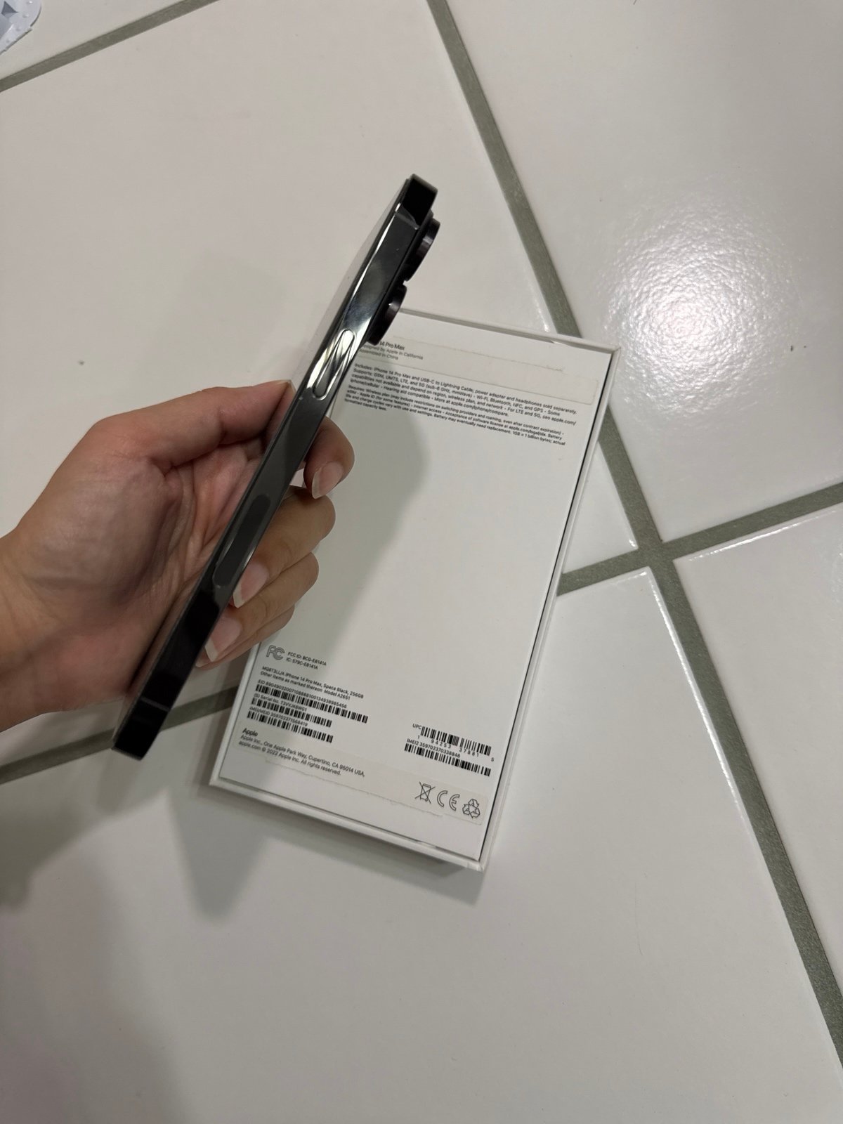 Apple iPhone 14 Pro Max 256 GB unlocked 2V33