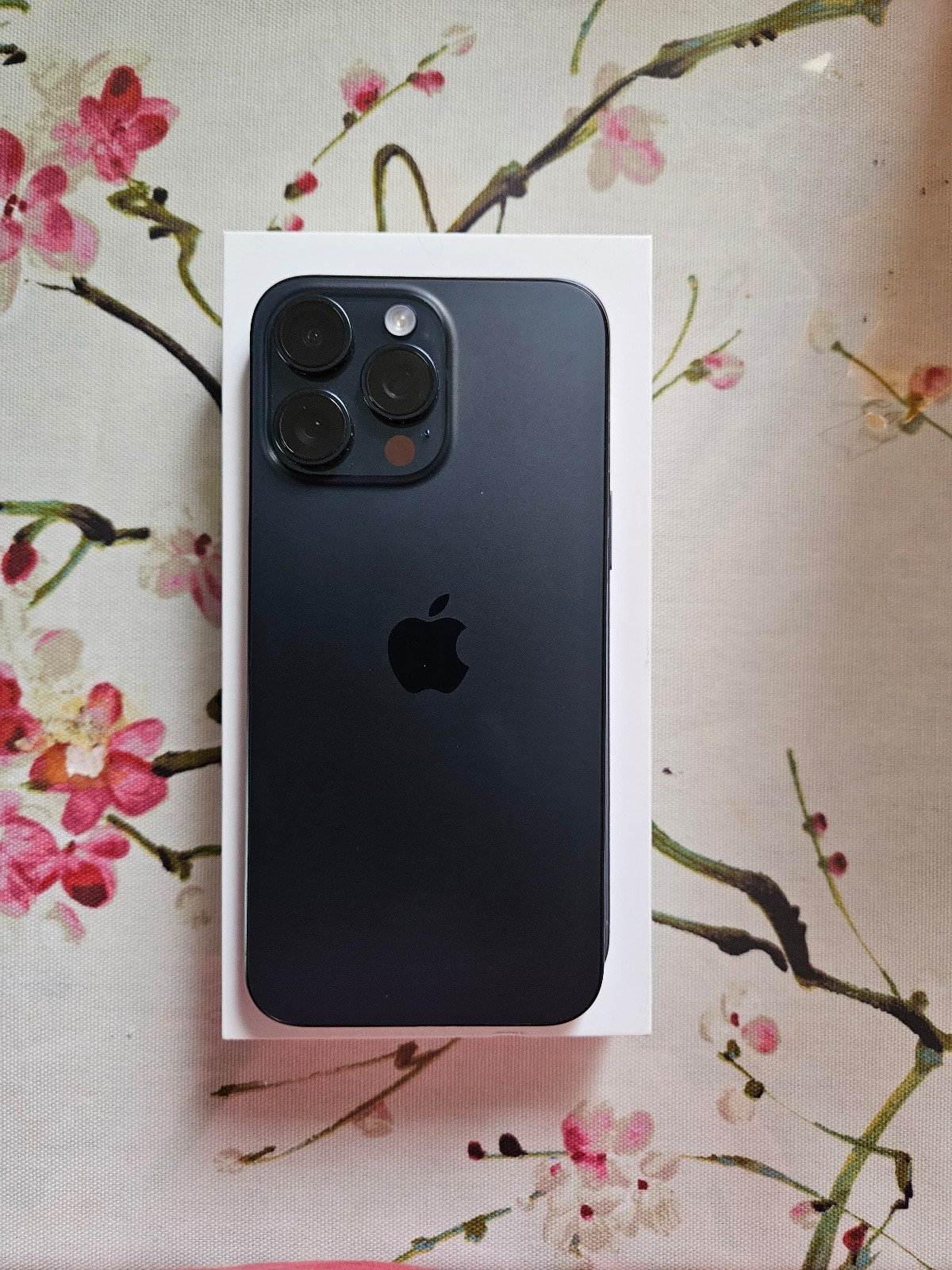 Iphone 15 pro max phone unlocked 3R31