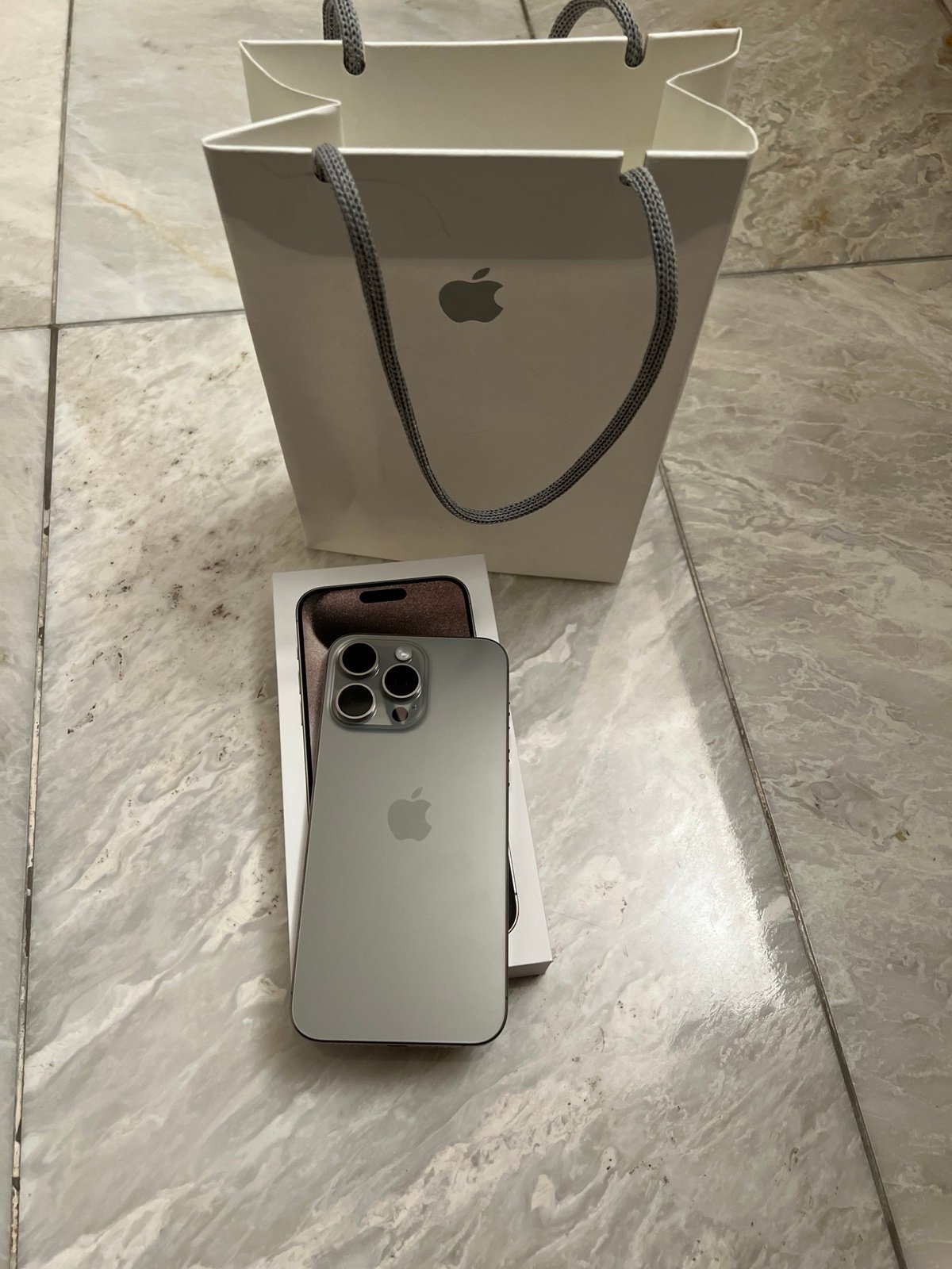 Apple iphone 15 pro max fully unlocked iPhone 15 Pro Max 256GB Natural Titanium 7V88