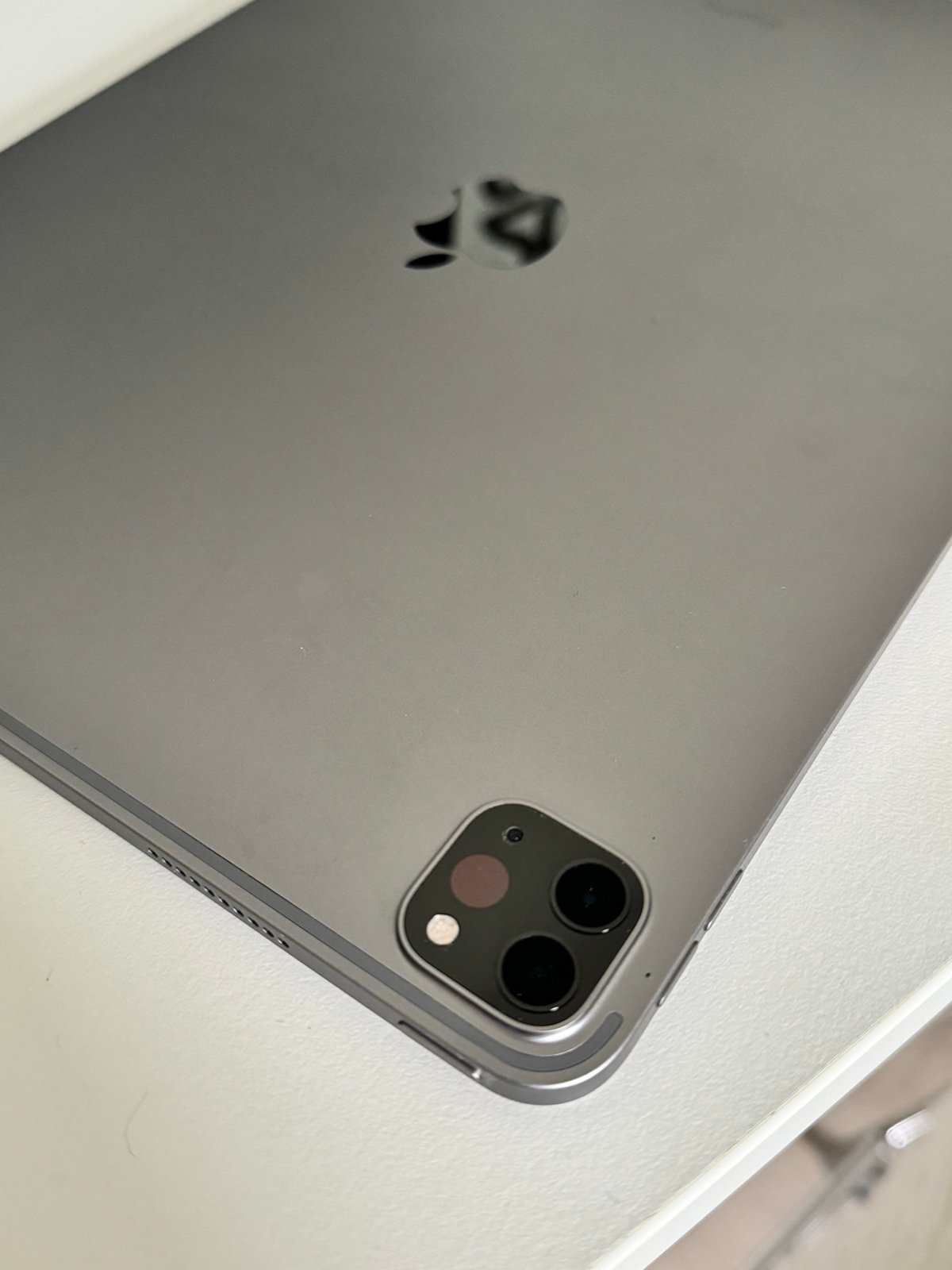 iPad Pro 12.9 6th Generation 256GB 3X99