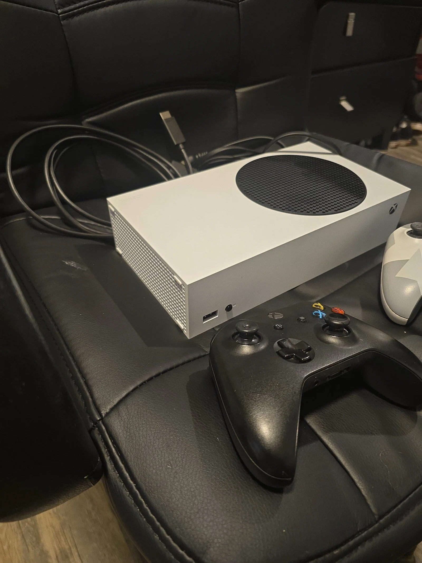 Xbox Series S 1 Tb & External Hard drive 1 tb 8M51