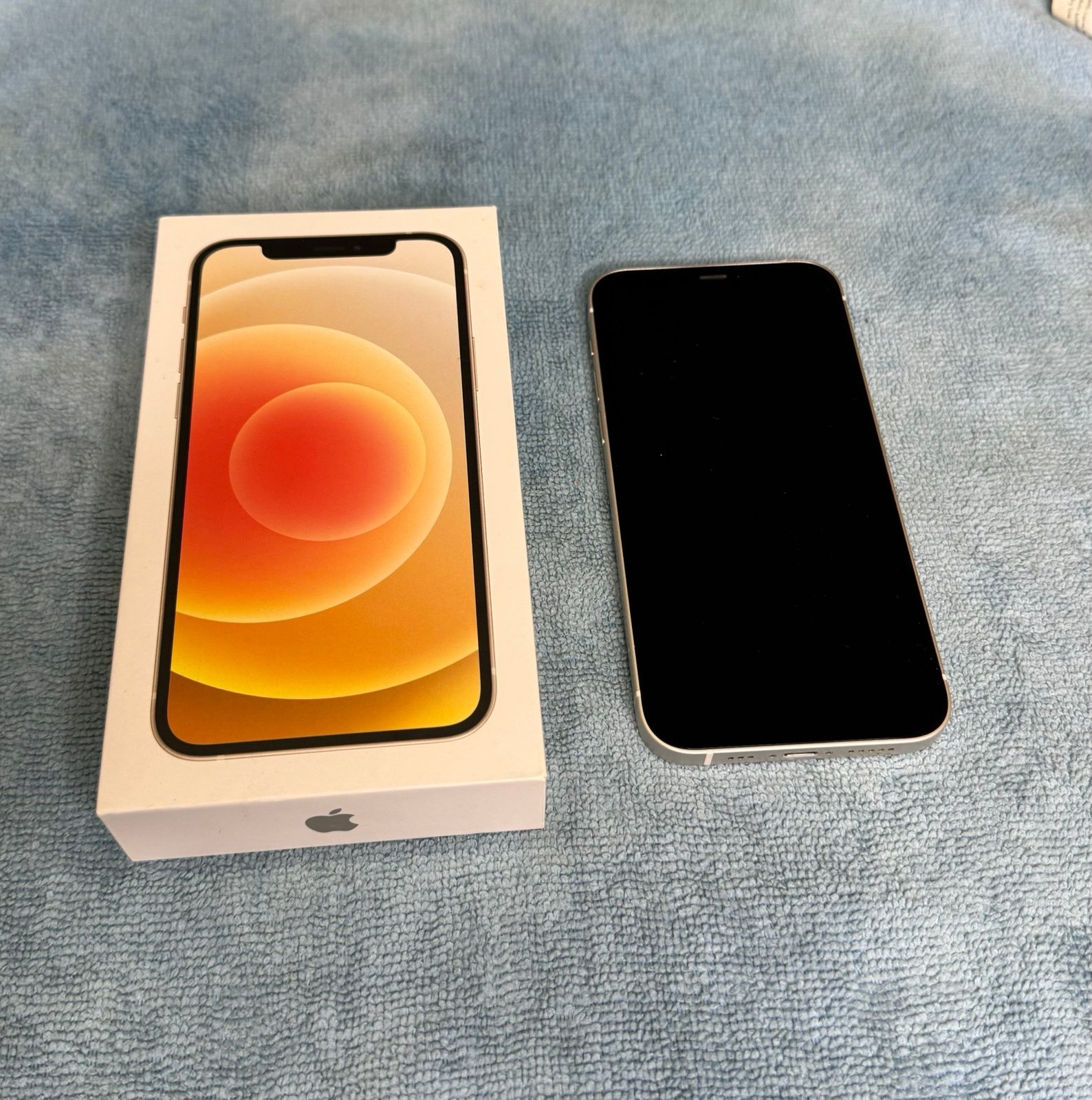 Apple iPhone 12 256 GB in White for Unlocked 9Y33