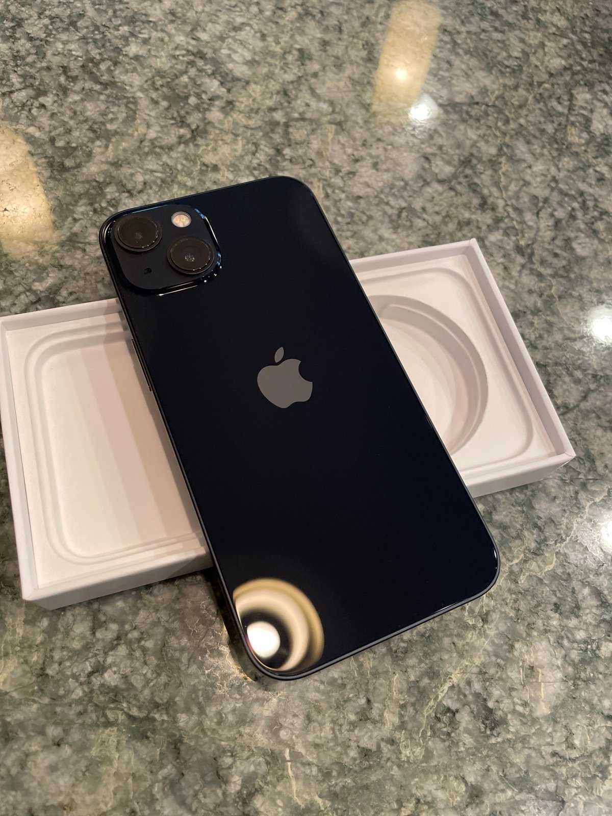 Apple iPhone 13 128 GB in Midnight for Unlocked 8L68