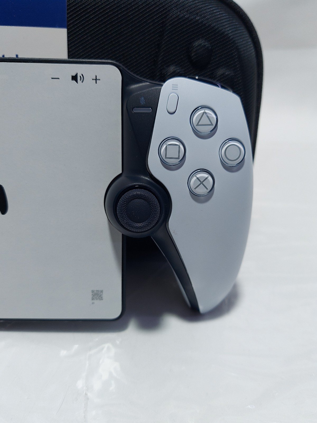 PlayStation Portal Remote Player - PlayStation 5 with case! 1E91