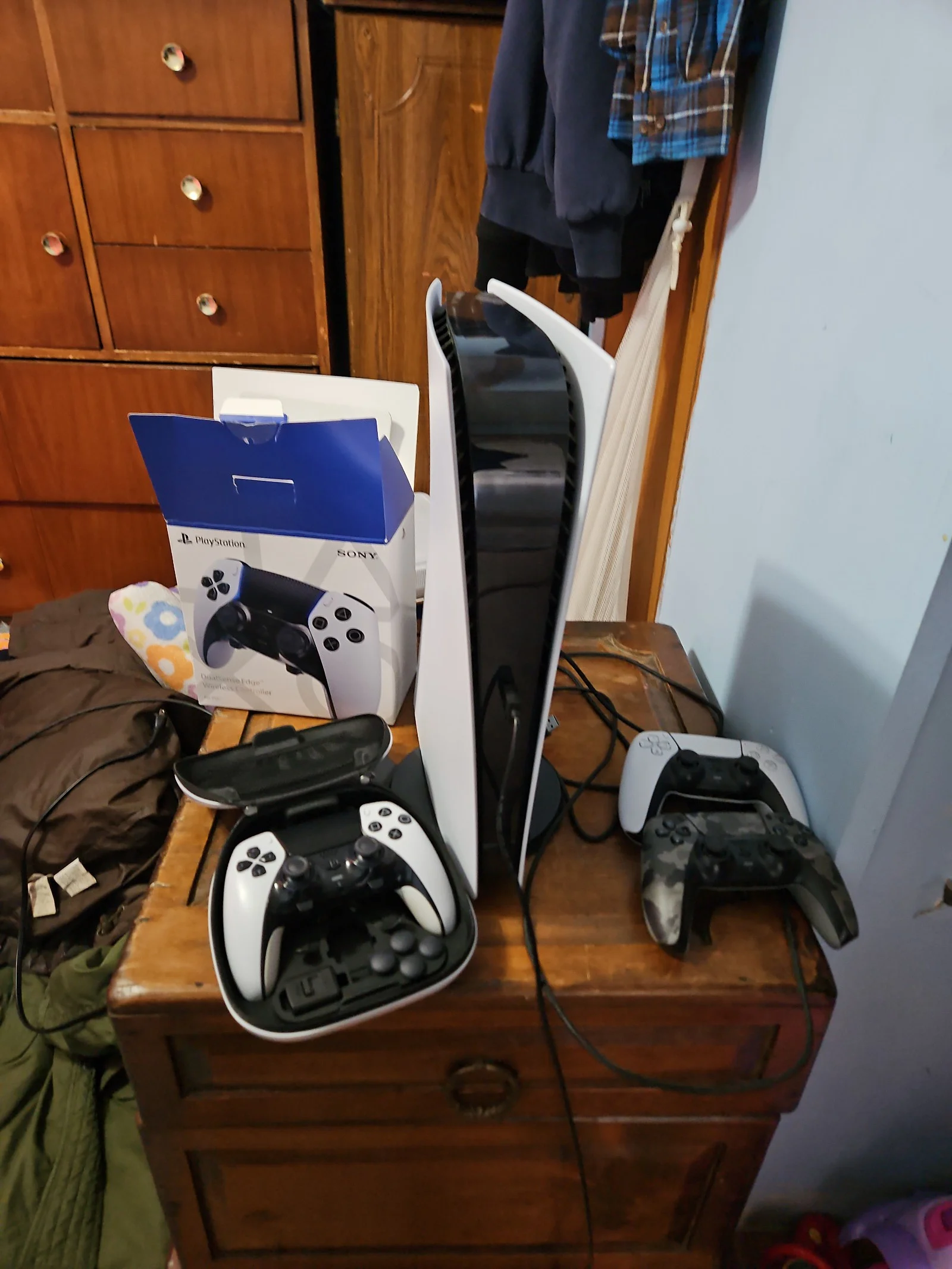 PlayStation 5 Digital Edition White 825GB with dualsense edge 5B98