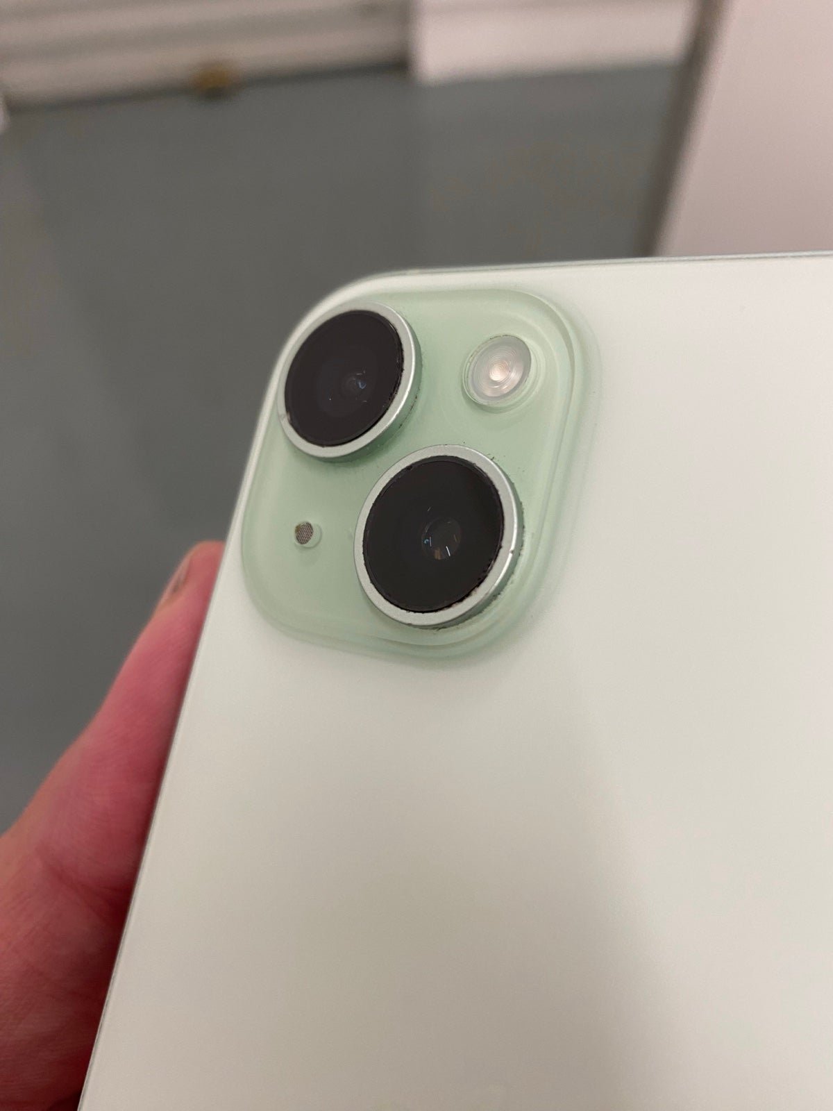 Apple iPhone 15 128GB unlocked green 2L12