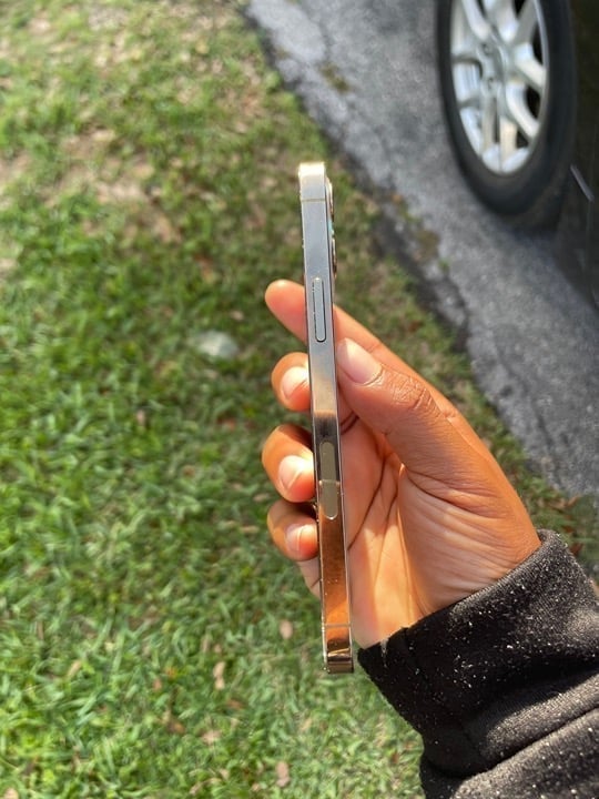 Unlocked Apple iPhone 12 Pro in Gold 2N39