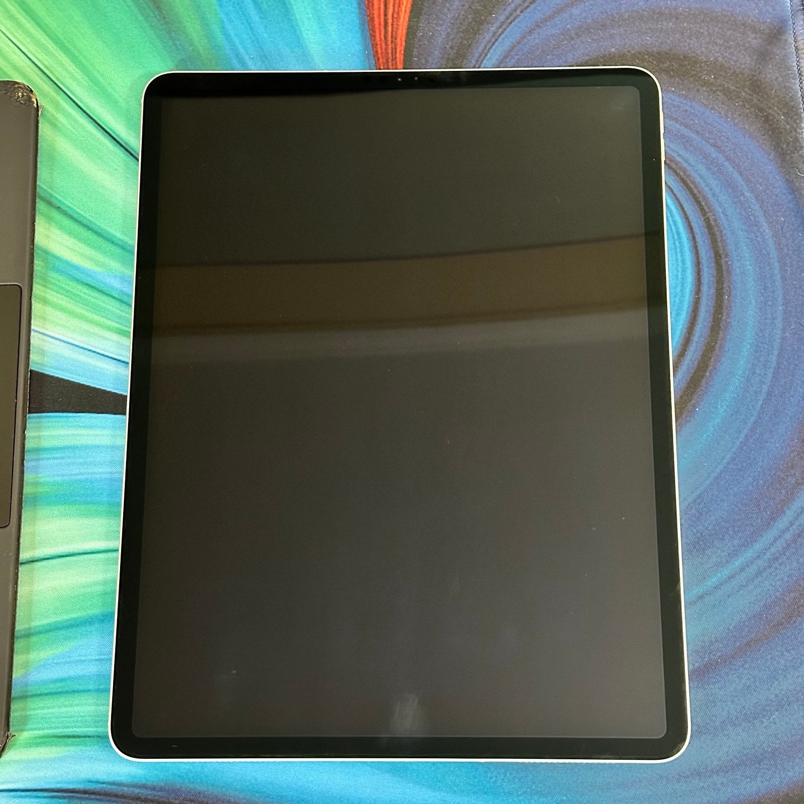 Apple iPad Pro 12.9” 4th Gen 256gb WiFi + Cellular Unlocked w/ Magic Keyboard 1H36