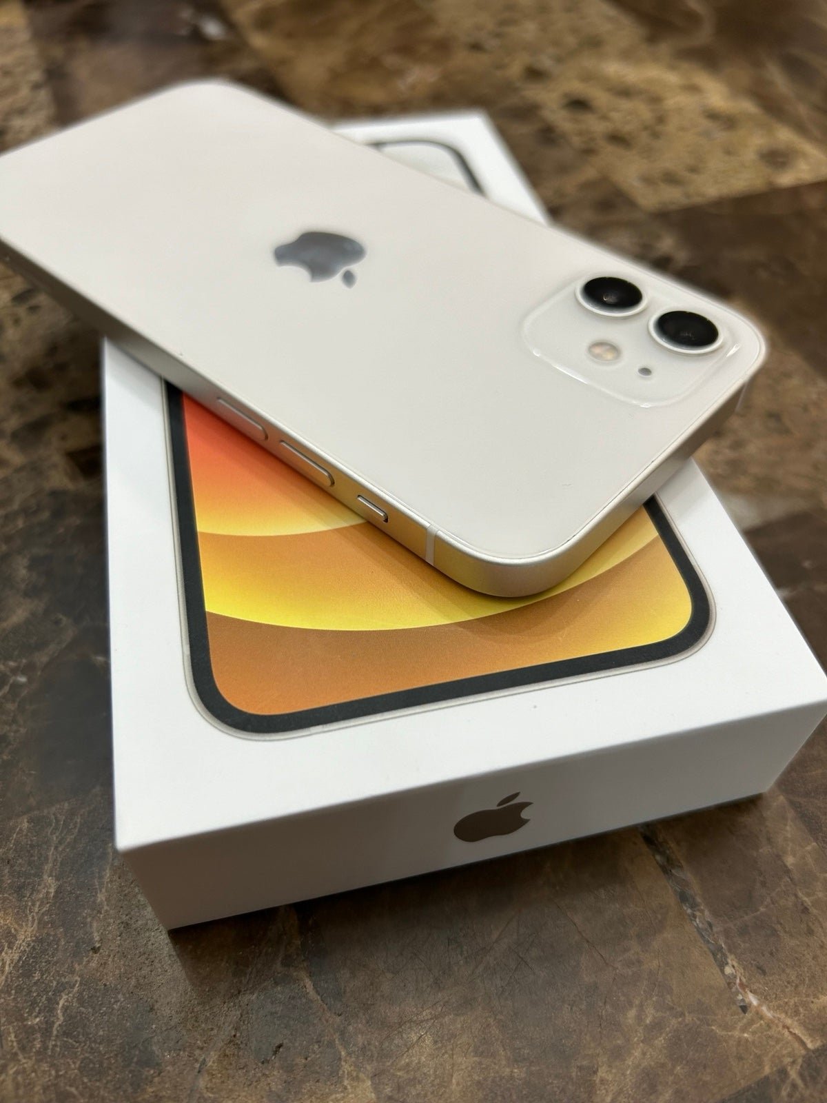 Apple iPhone 12 128 GB in White for Unlocked 9P39