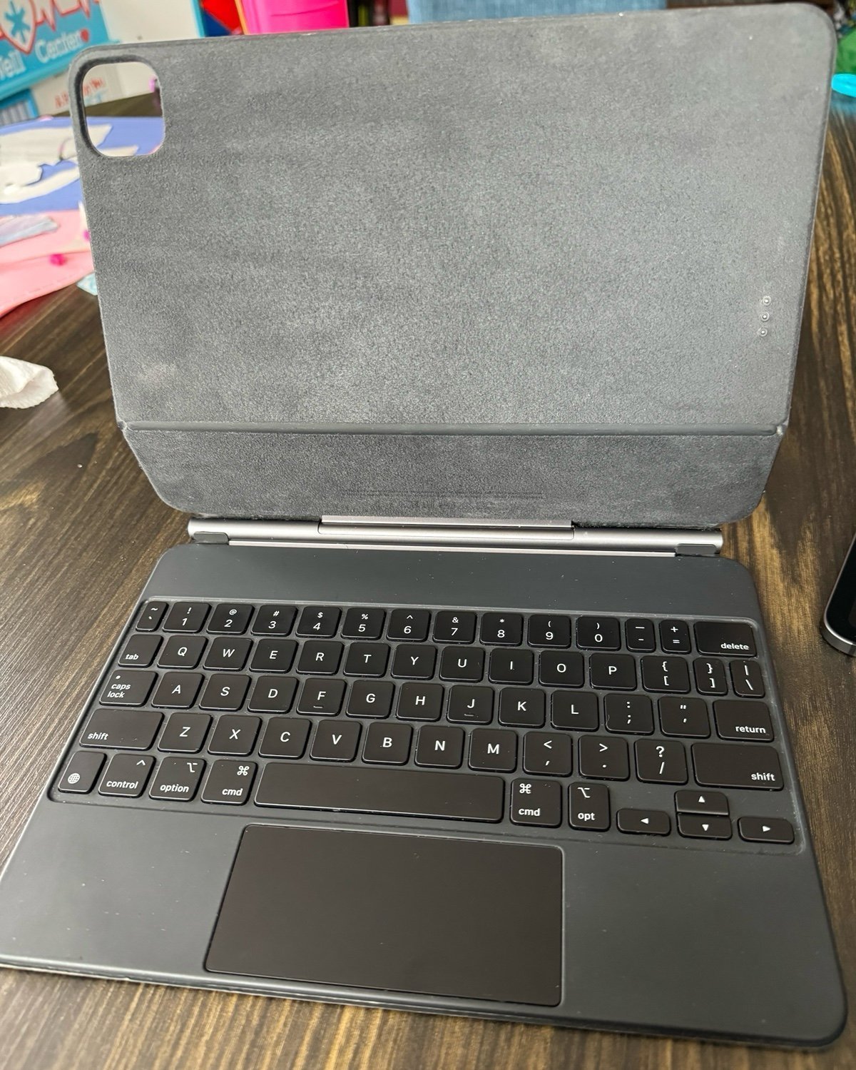 iPad Pro 3rd Generation 11” (2018) 256gb WiFi + Cellular and Magic Trackpad Case 1V52