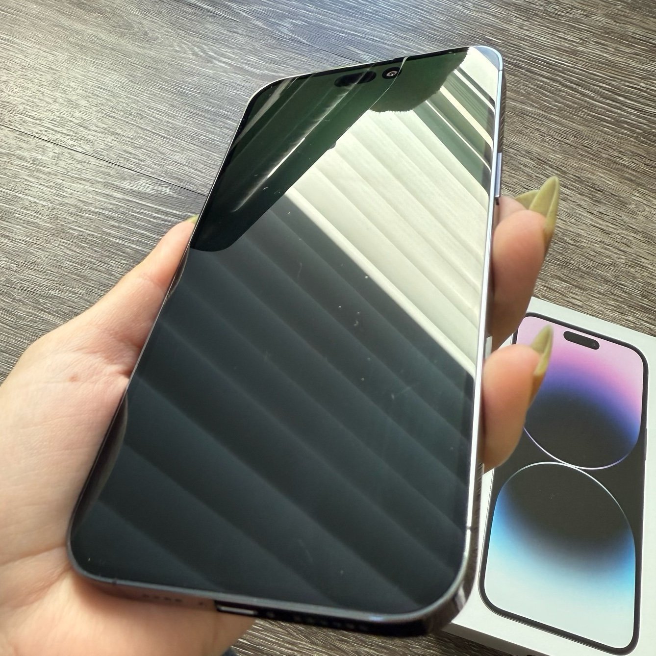 Apple iPhone 14 Pro Max 256 GB in Deep Purple 9M27