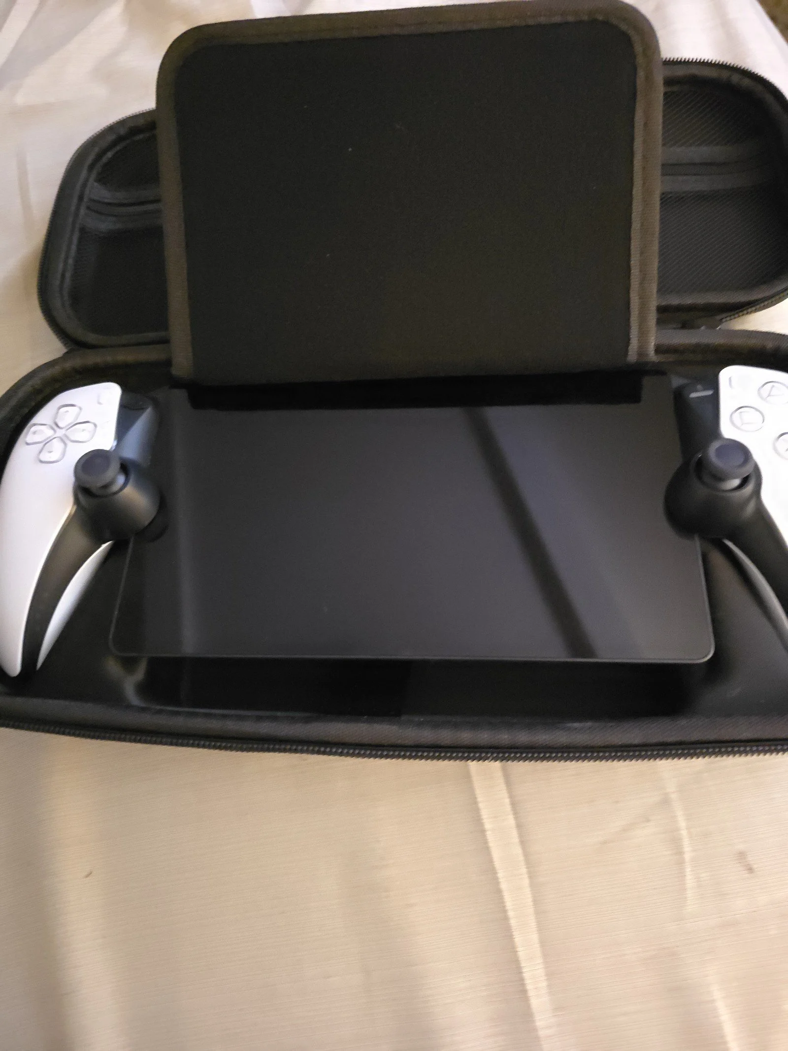 Playstation Portal w/ Free carrying Case 9Z55