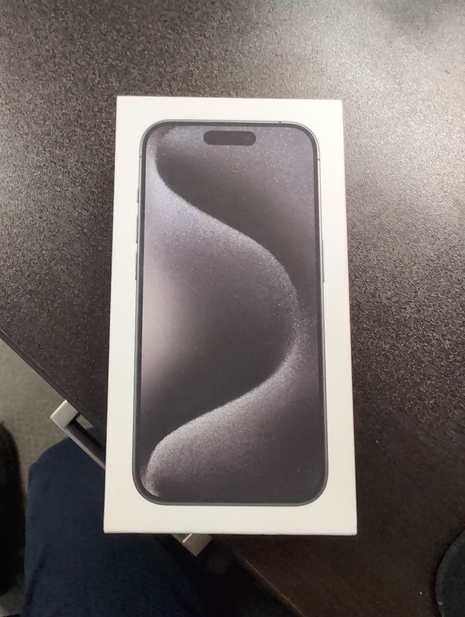 iPhone 15 Pro in Black Titanium 128 GB (Unlocked) 7U56