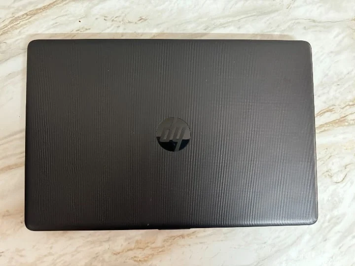 HP Laptop with AMD Ryzen 3-2200U CPU 15.6