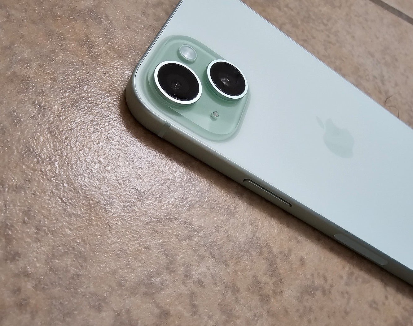 iPhone 15 256GB UNLOCKED 6P88