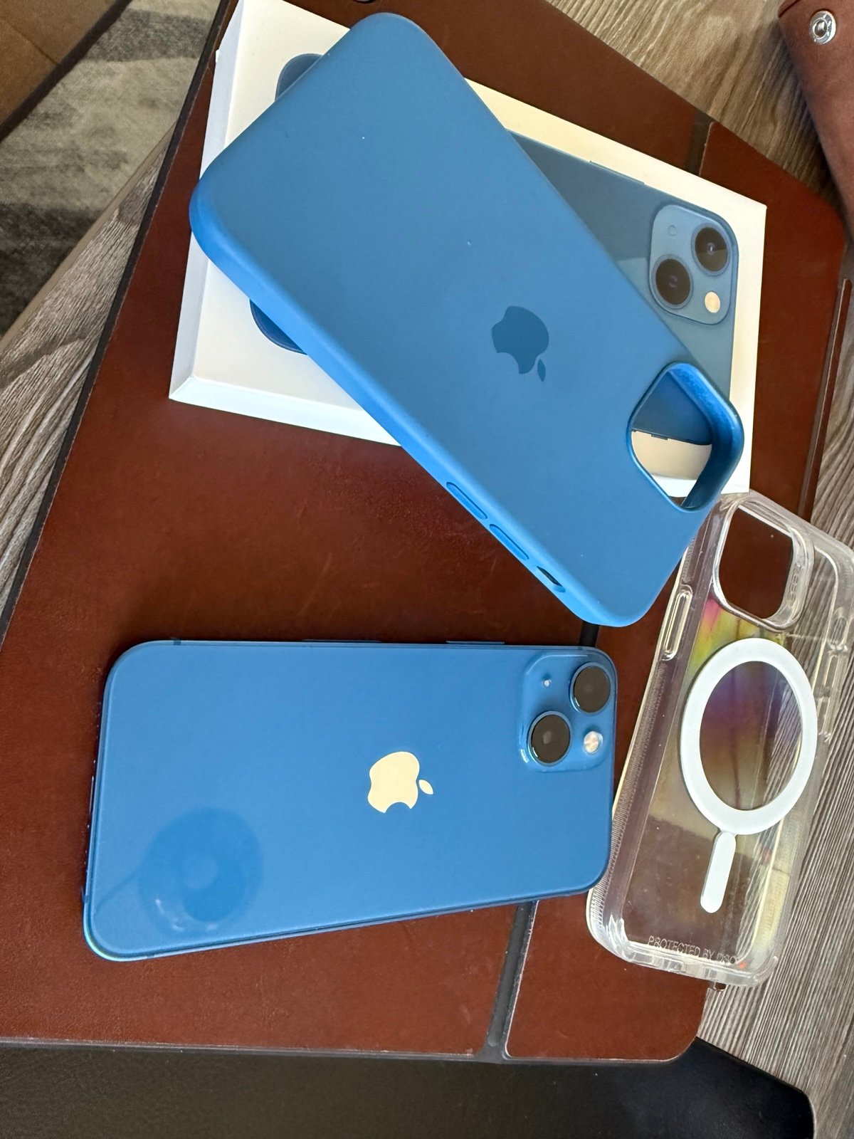 Apple iPhone 13 Mini 128 GB in Blue MINT unlocked w Apple case 1M56