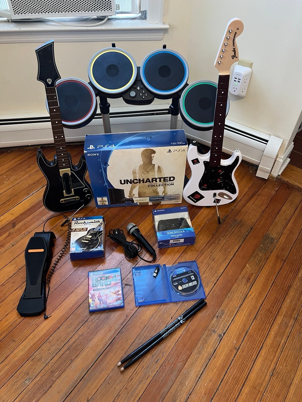 Rock Band 4 PS4 Wireless Bundle fender Guitar Drums Mic Console  PS5 PlayStation 7V37