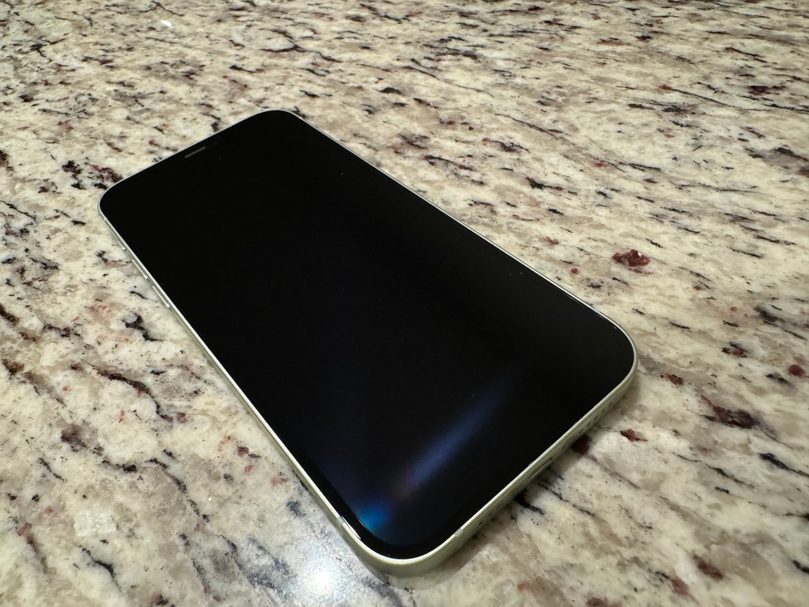 Apple iPhone 12 128 GB in Green 8T75